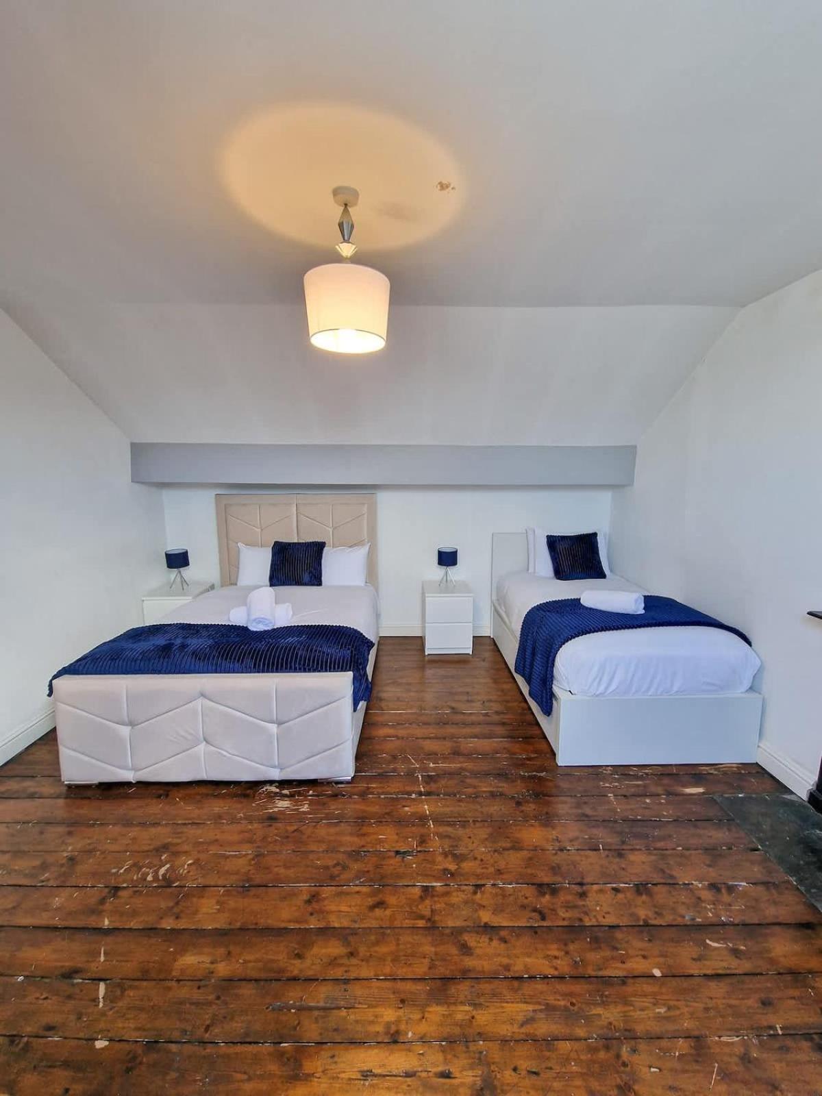Salford Sleeps 10 By Superhost Holiday home Manchester