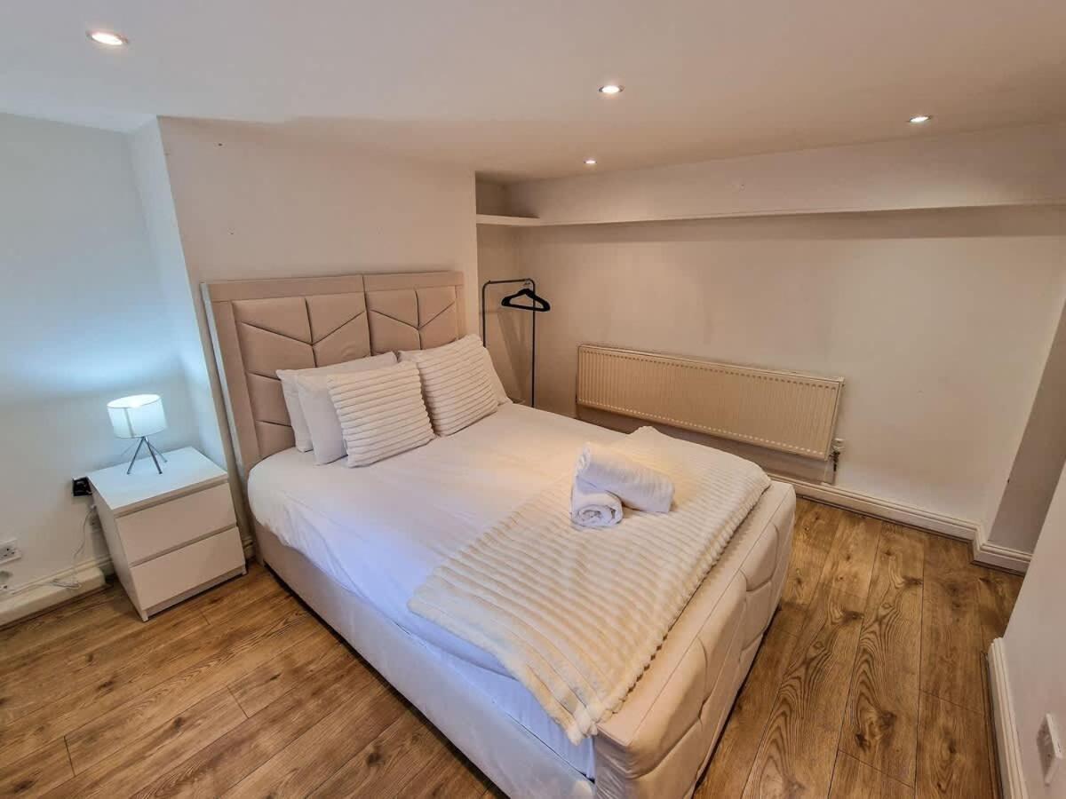 Salford Sleeps 10 By Superhost * Manchester