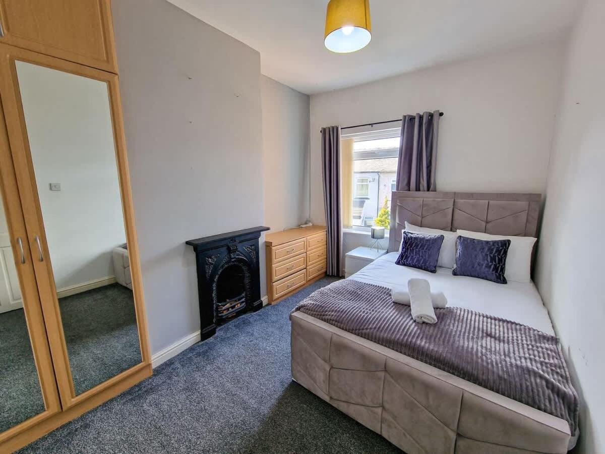 Salford Sleeps 10 By Superhost *
