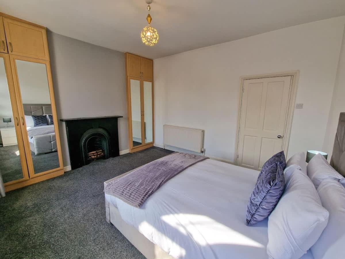 Salford Sleeps 10 By Superhost Manchester