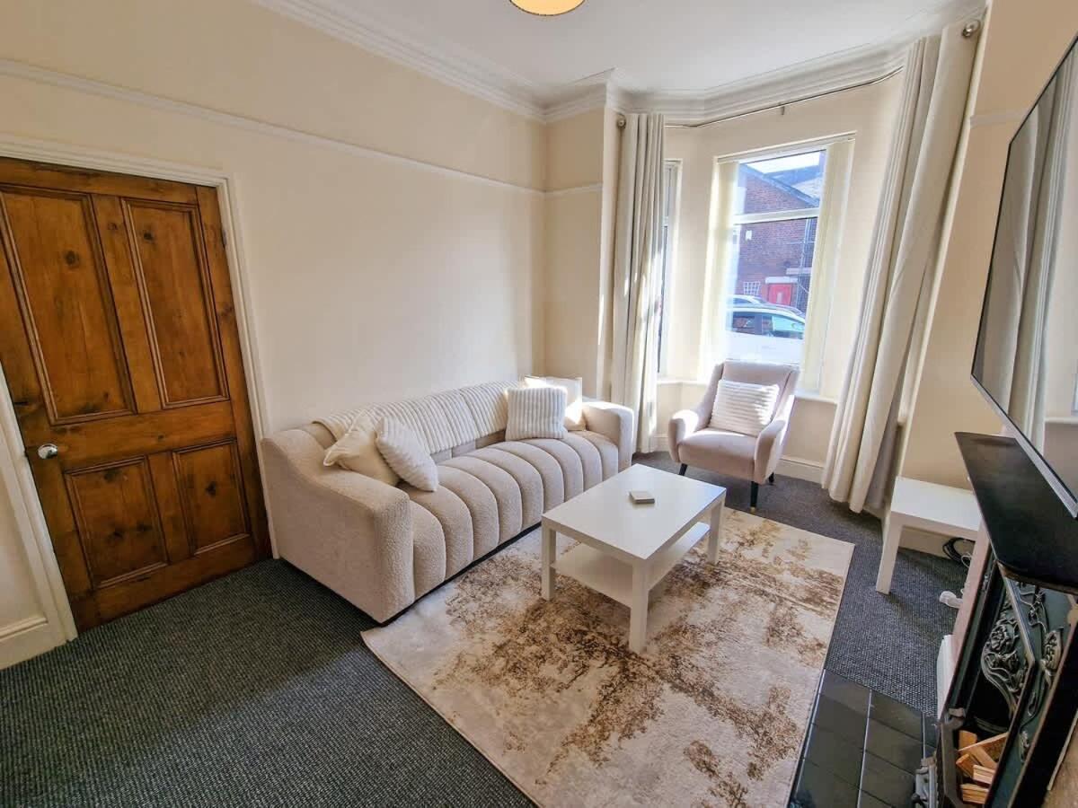 Salford Sleeps 10 By Superhost * Manchester