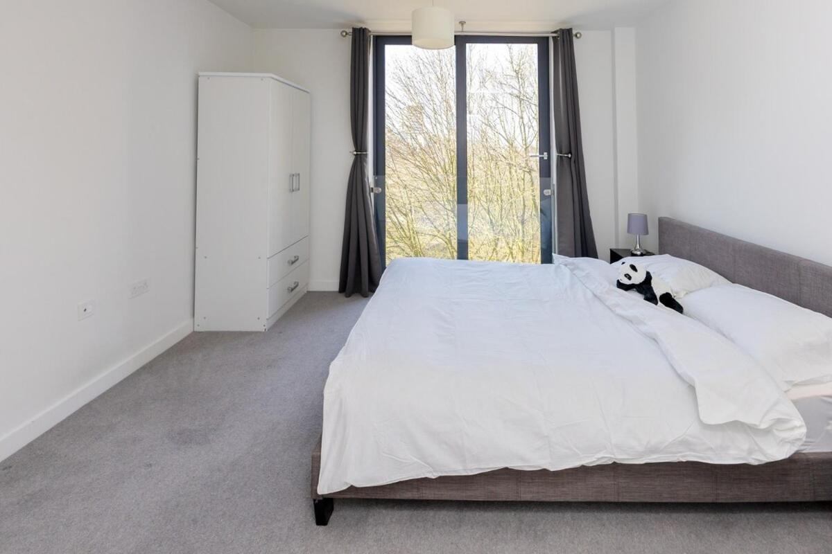 Park View 3 Bed Ensuite Apartment Only 5 Min Walk To Arndale *
