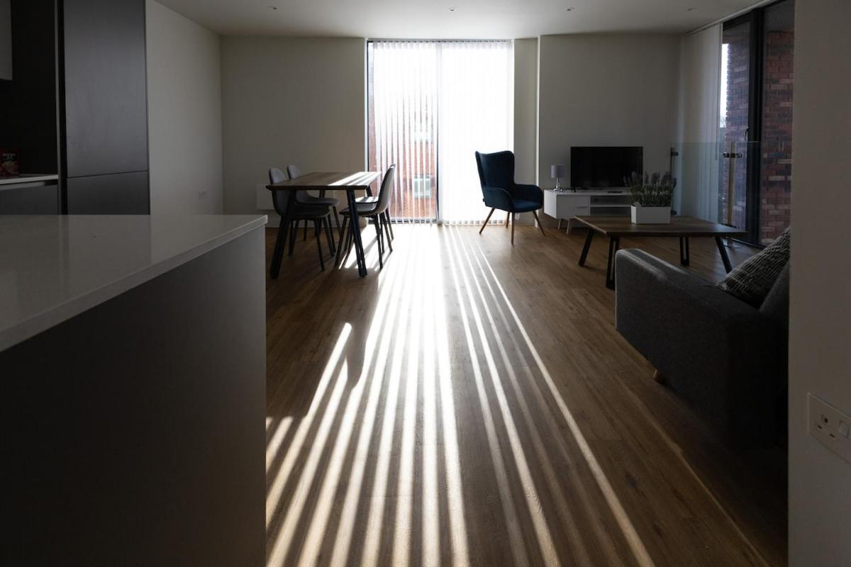 Park View 3 Bed Ensuite Apartment Only 5 Min Walk To Arndale Apartment
