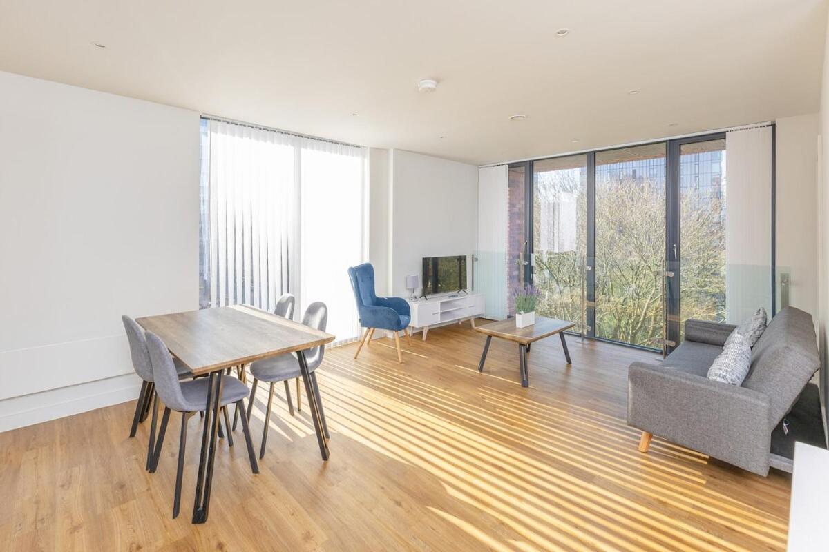 Park View 3 Bed Ensuite Apartment Only 5 Min Walk To Arndale *
