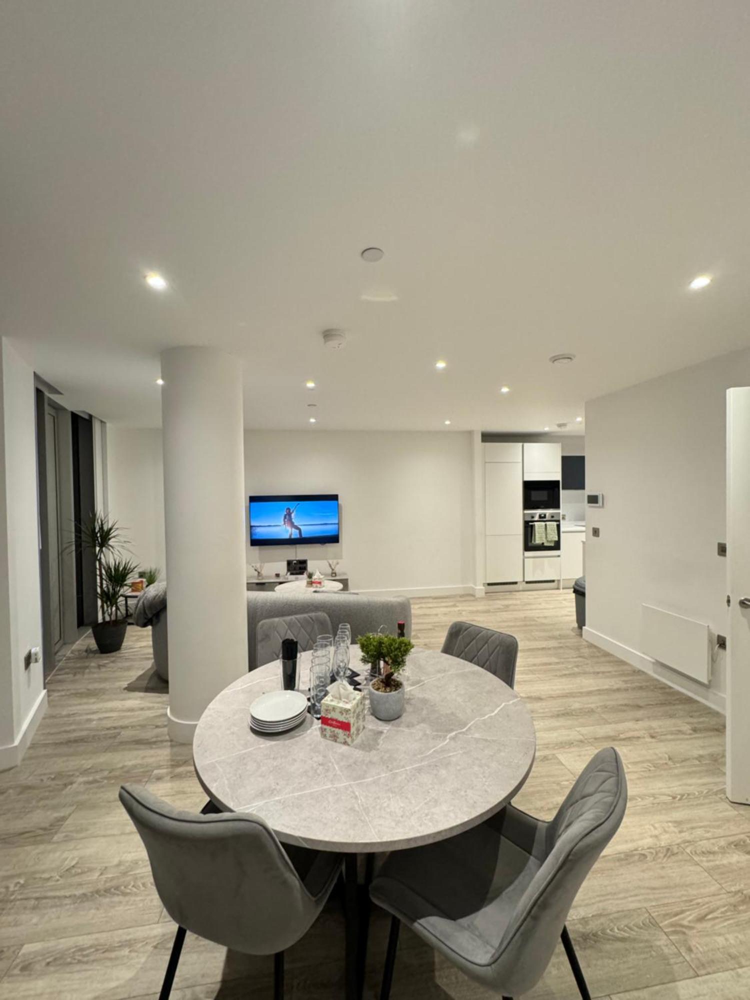 3 Bedroom Penthouse In The Centre Deansgate New Build High Floor Apartment *