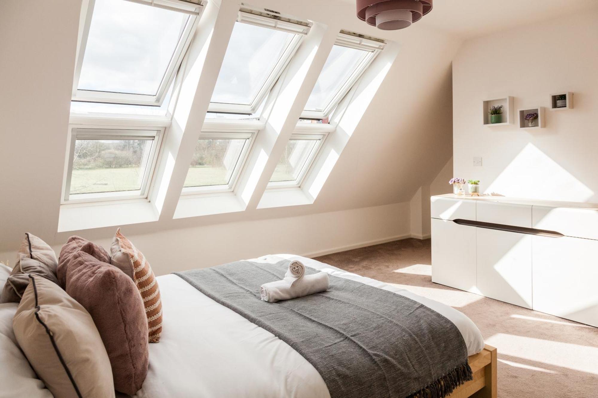 Holiday home Luxe Stays-sleeps 9-hot Tub-pool *