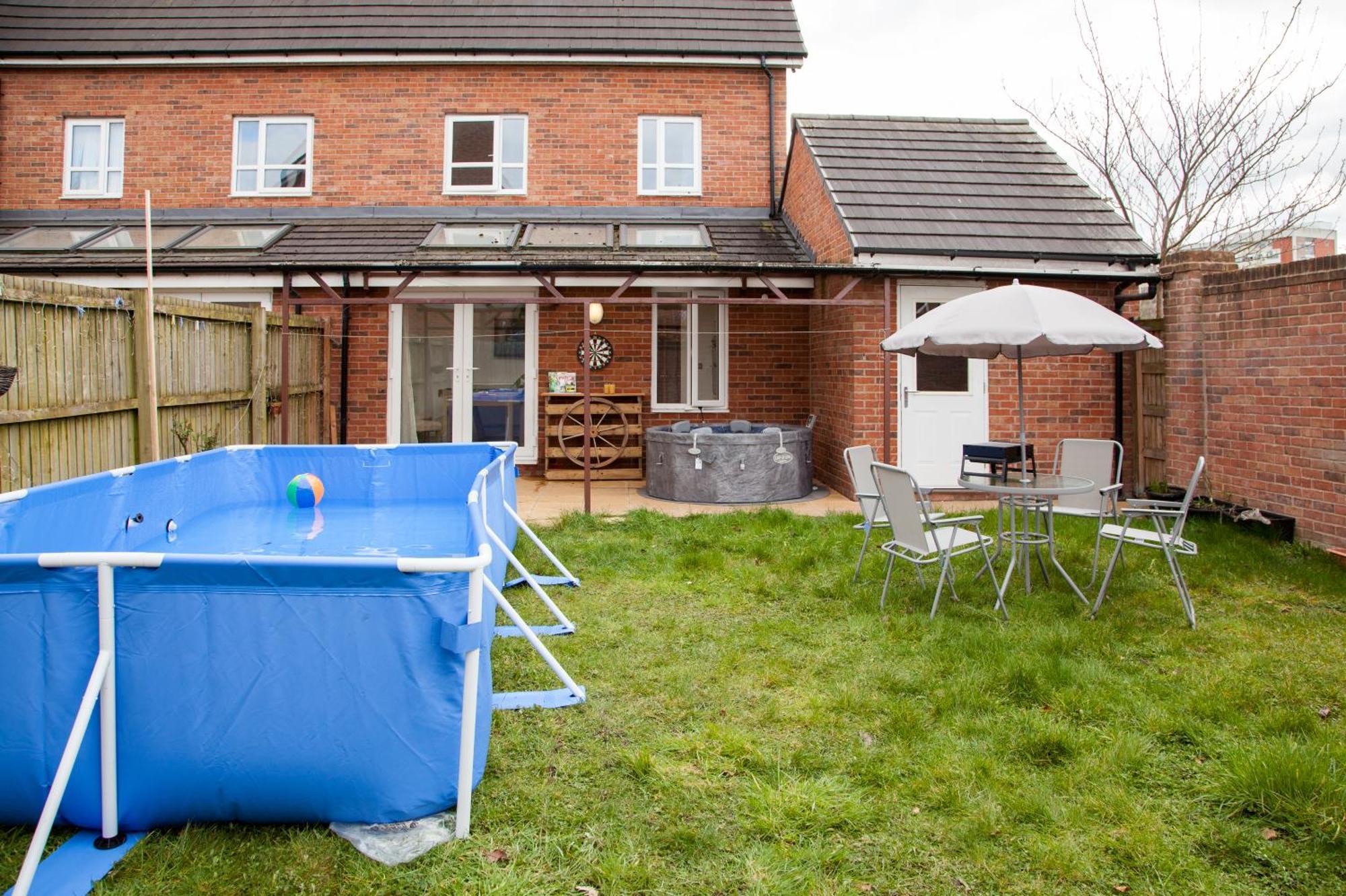 Luxe Stays-sleeps 9-hot Tub-pool *