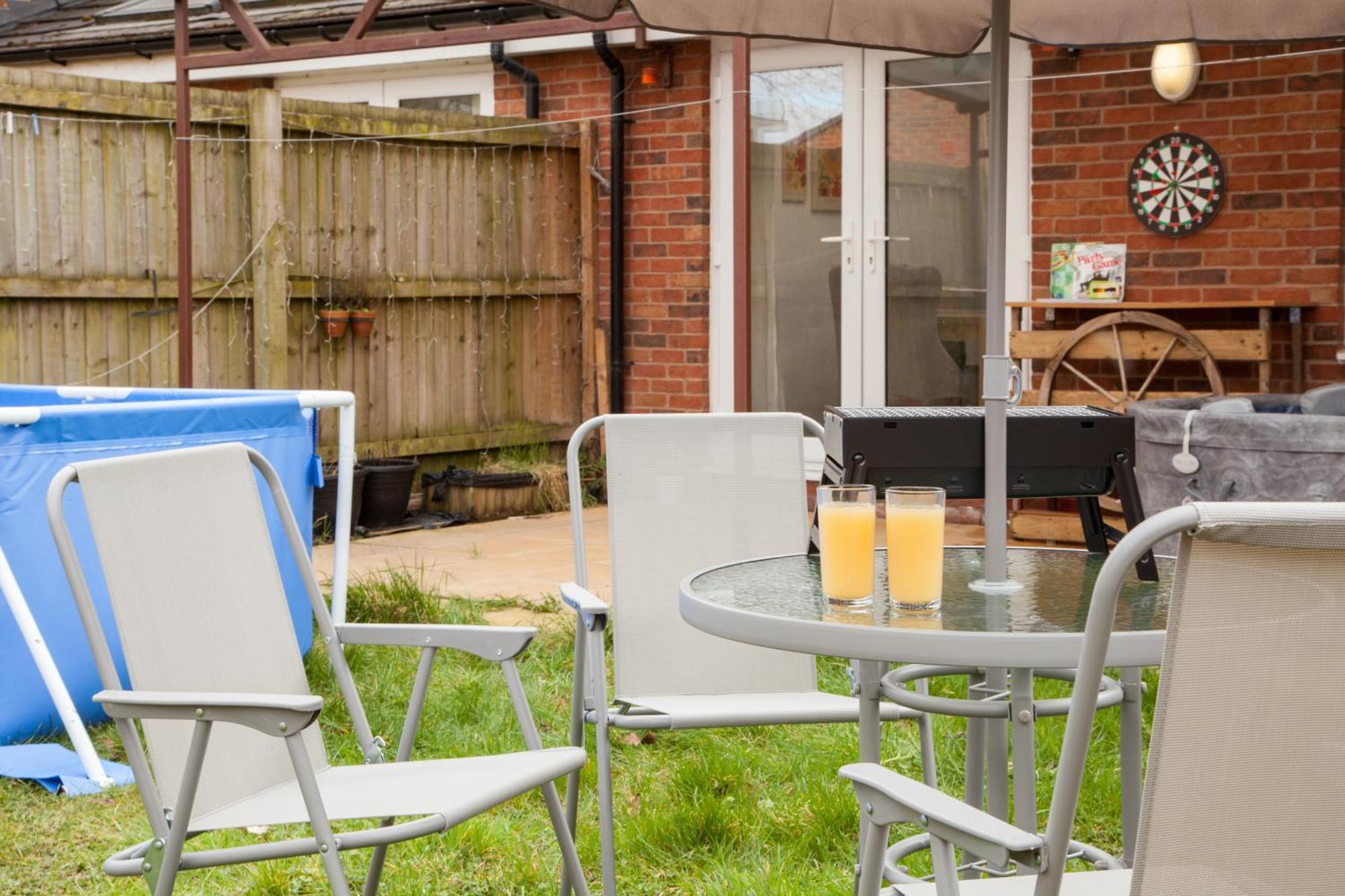 Luxe Stays-sleeps 9-hot Tub-pool Manchester