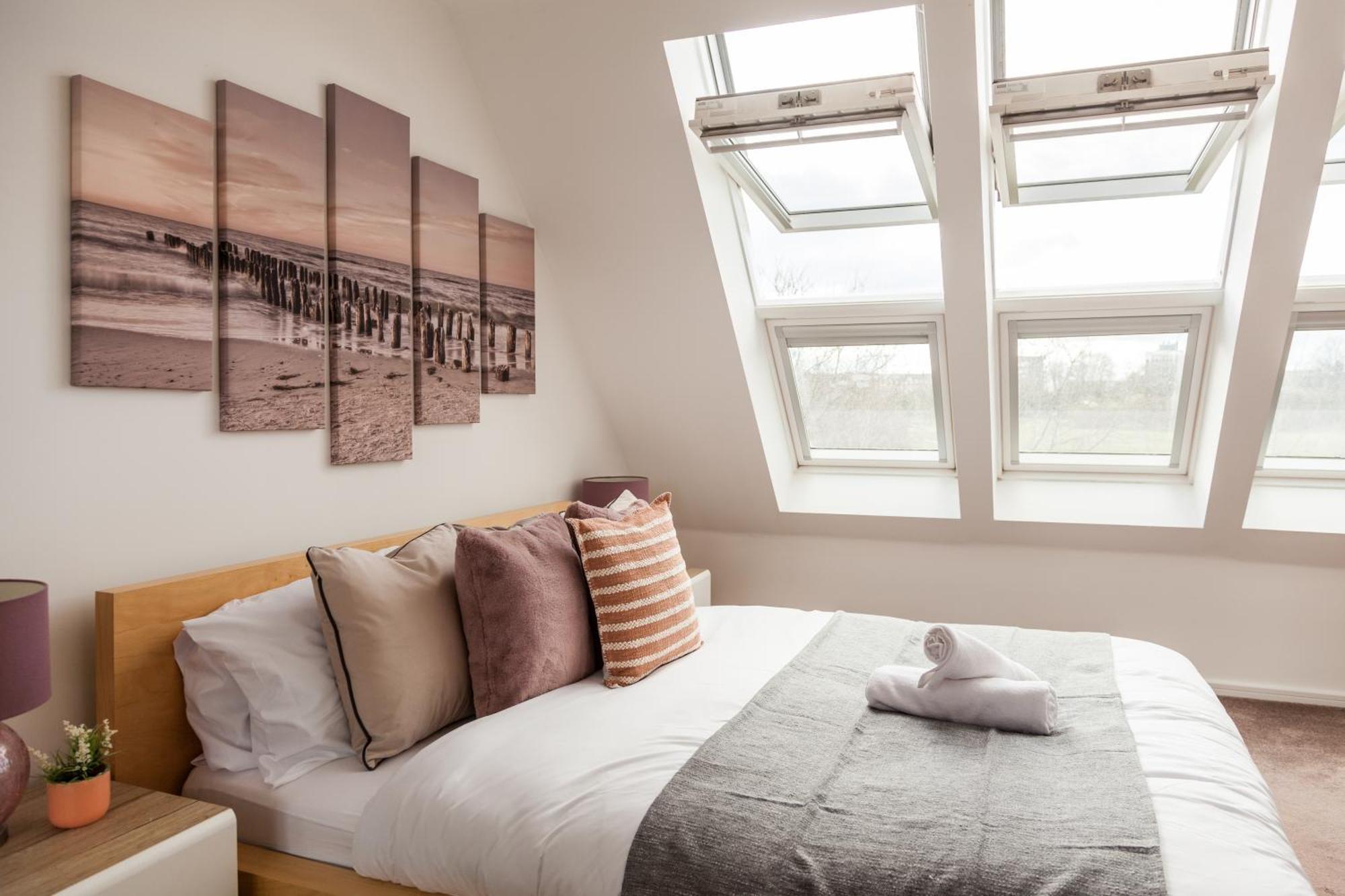 Holiday home Luxe Stays-sleeps 9-hot Tub-pool