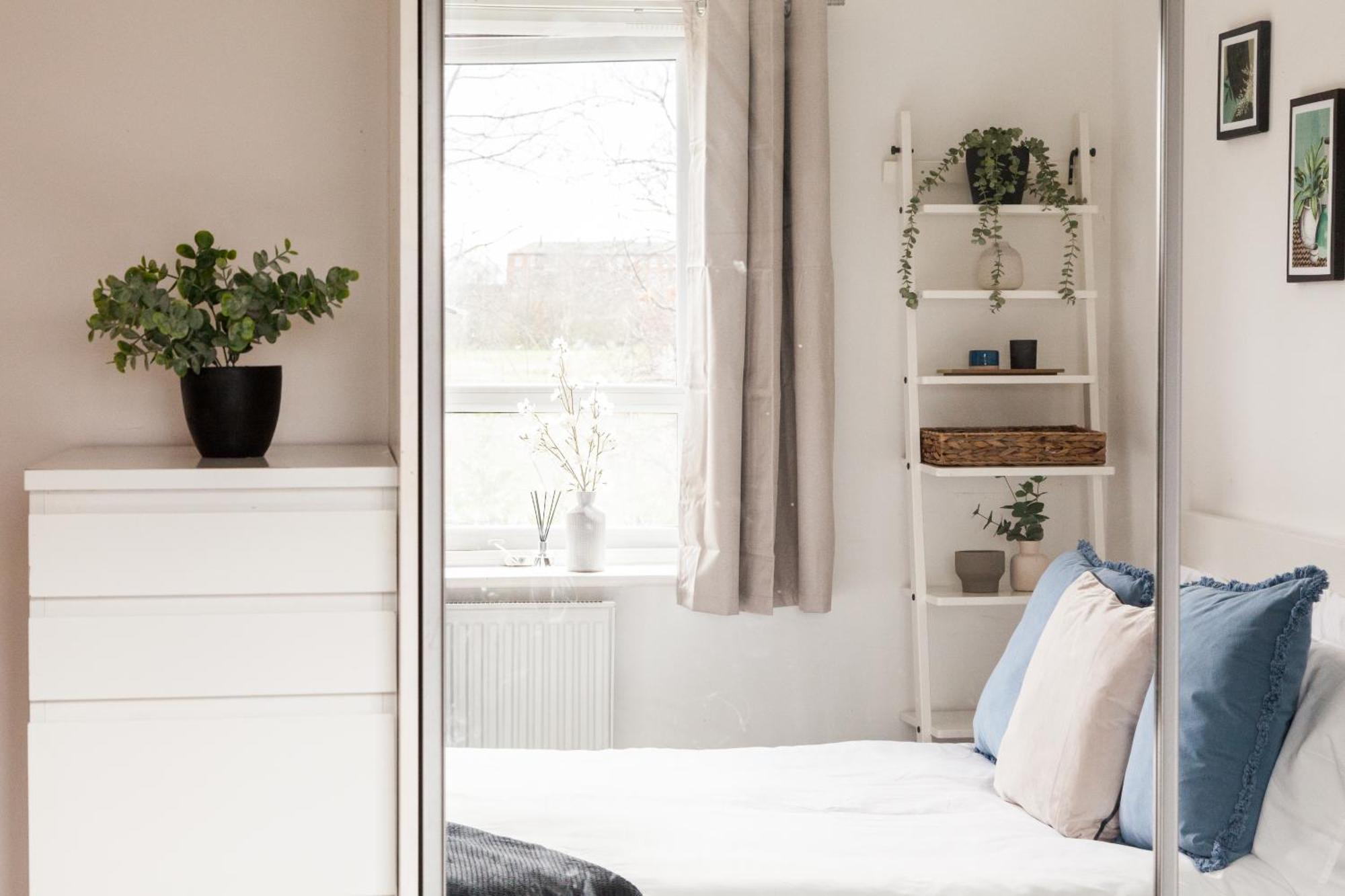 Holiday home Luxe Stays-sleeps 9-hot Tub-pool Manchester