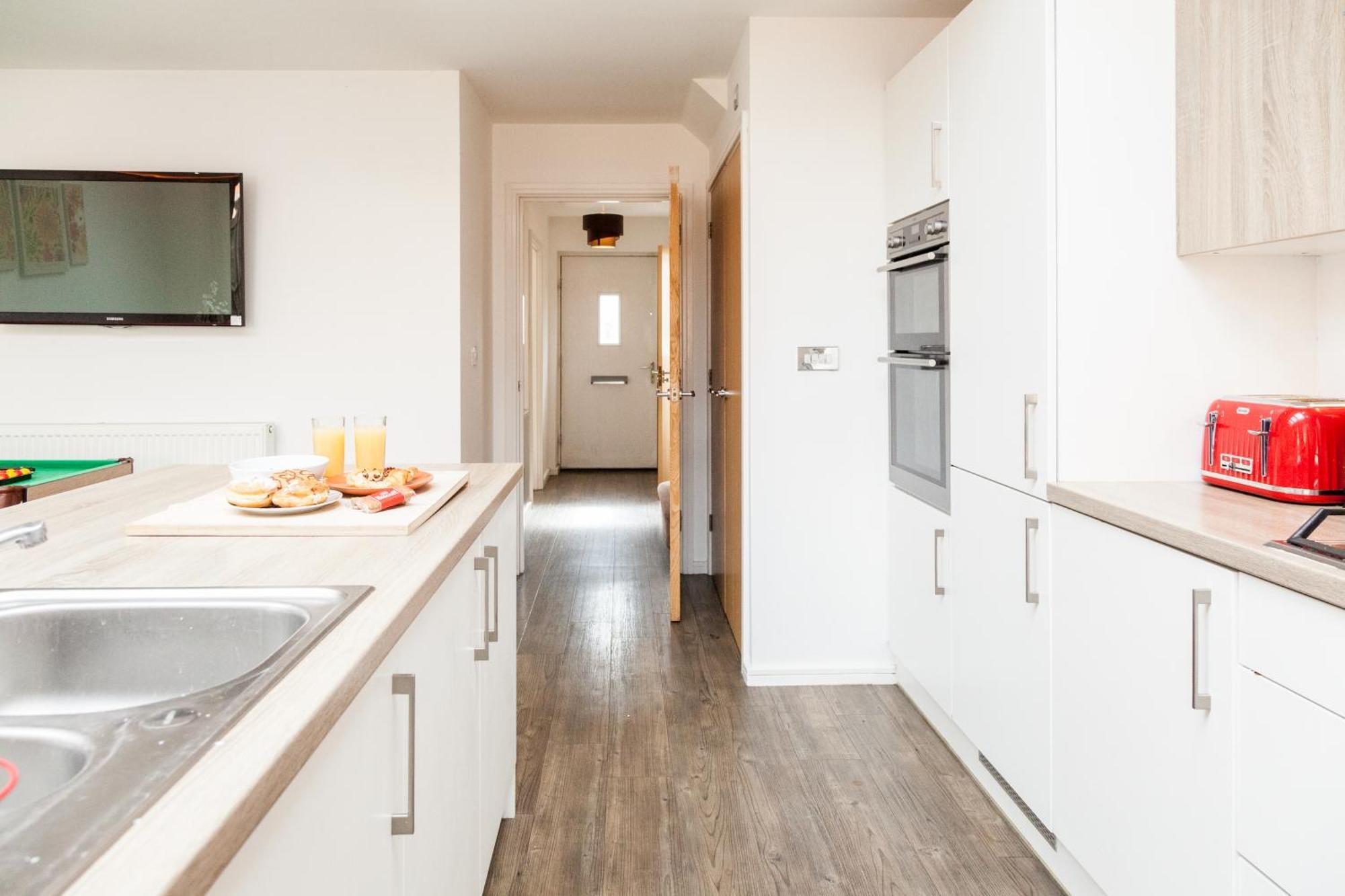 Luxe Stays-sleeps 9-hot Tub-pool
