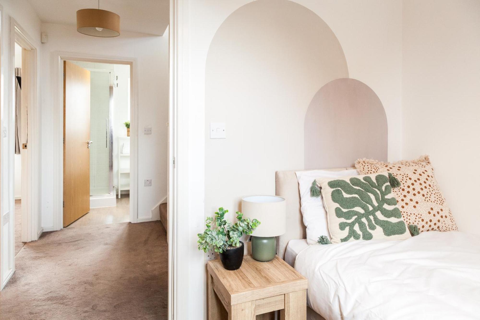 Holiday home Luxe Stays-sleeps 9-hot Tub-pool