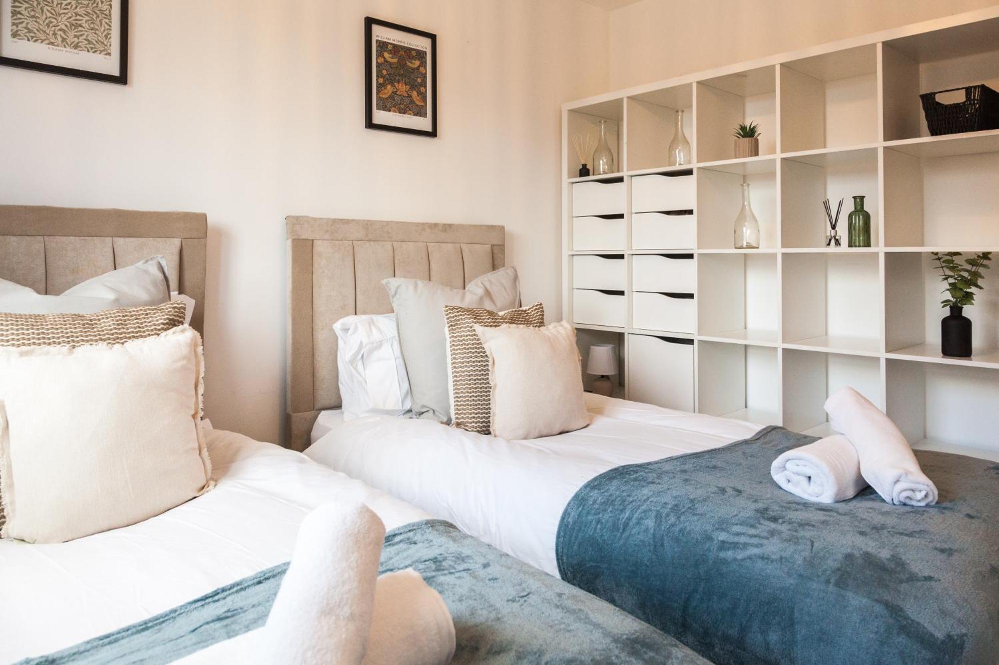 Luxe Stays-sleeps 9-hot Tub-pool *
