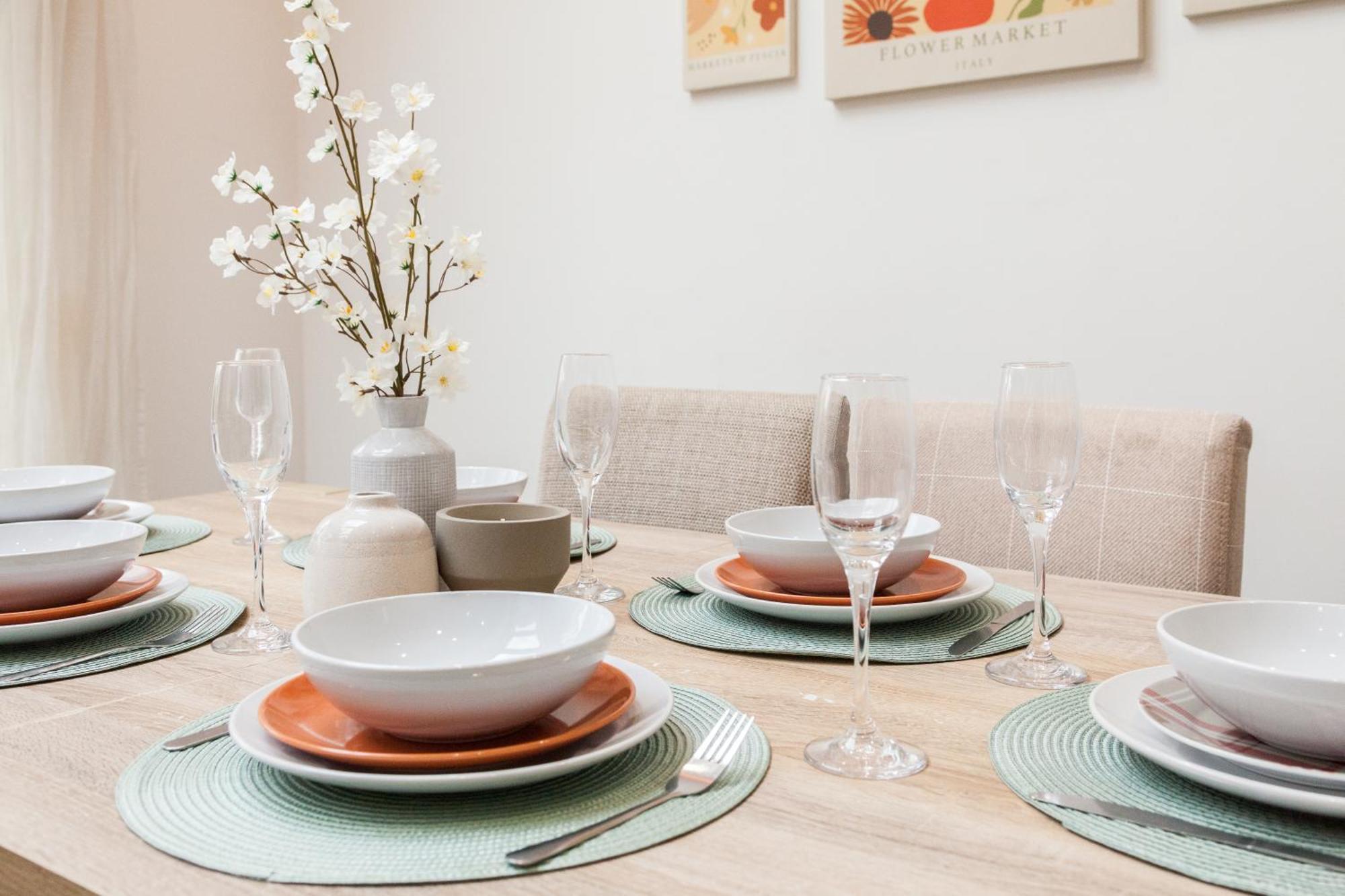 Holiday home Luxe Stays-sleeps 9-hot Tub-pool