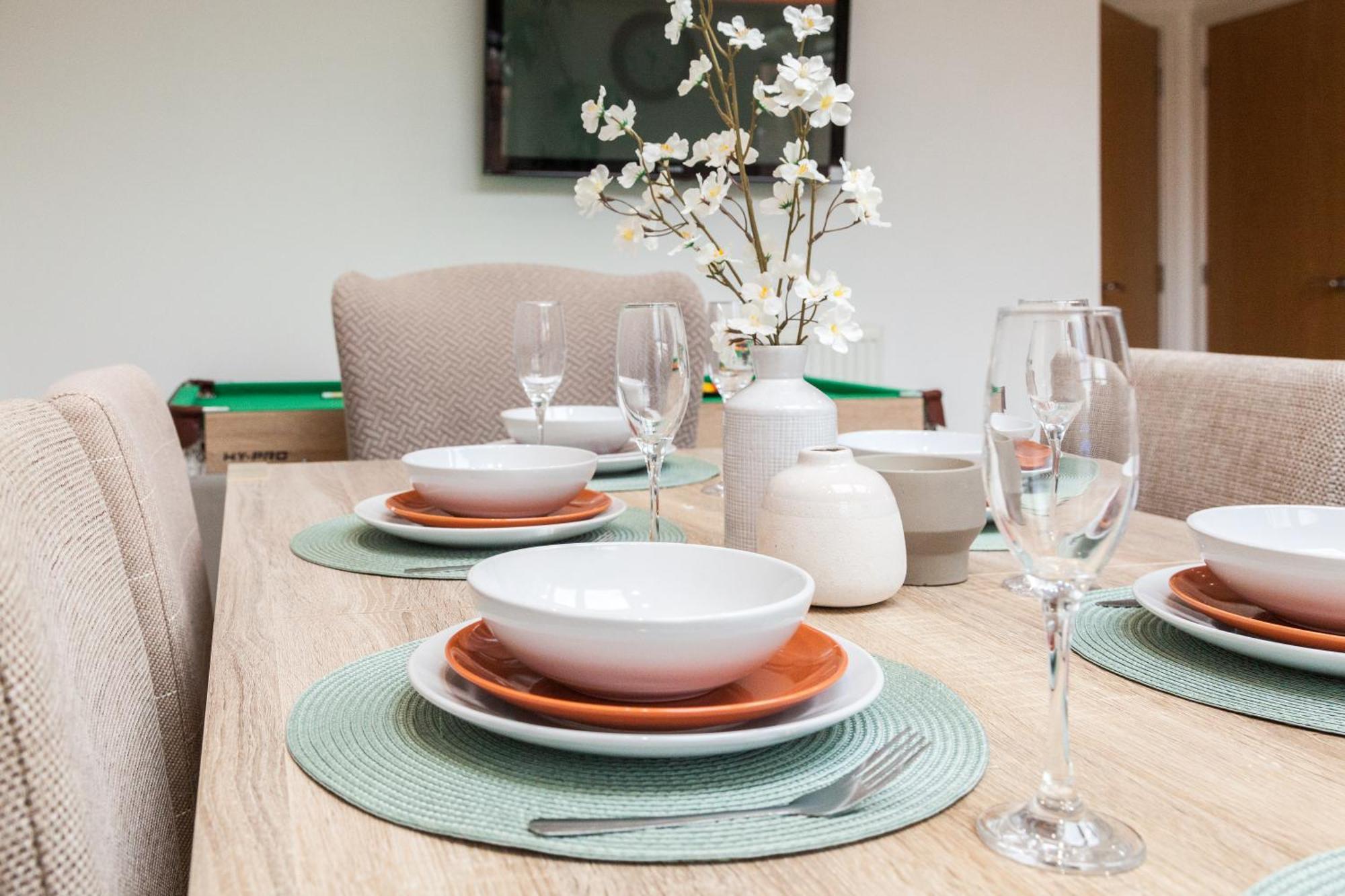 Holiday home Luxe Stays-sleeps 9-hot Tub-pool *