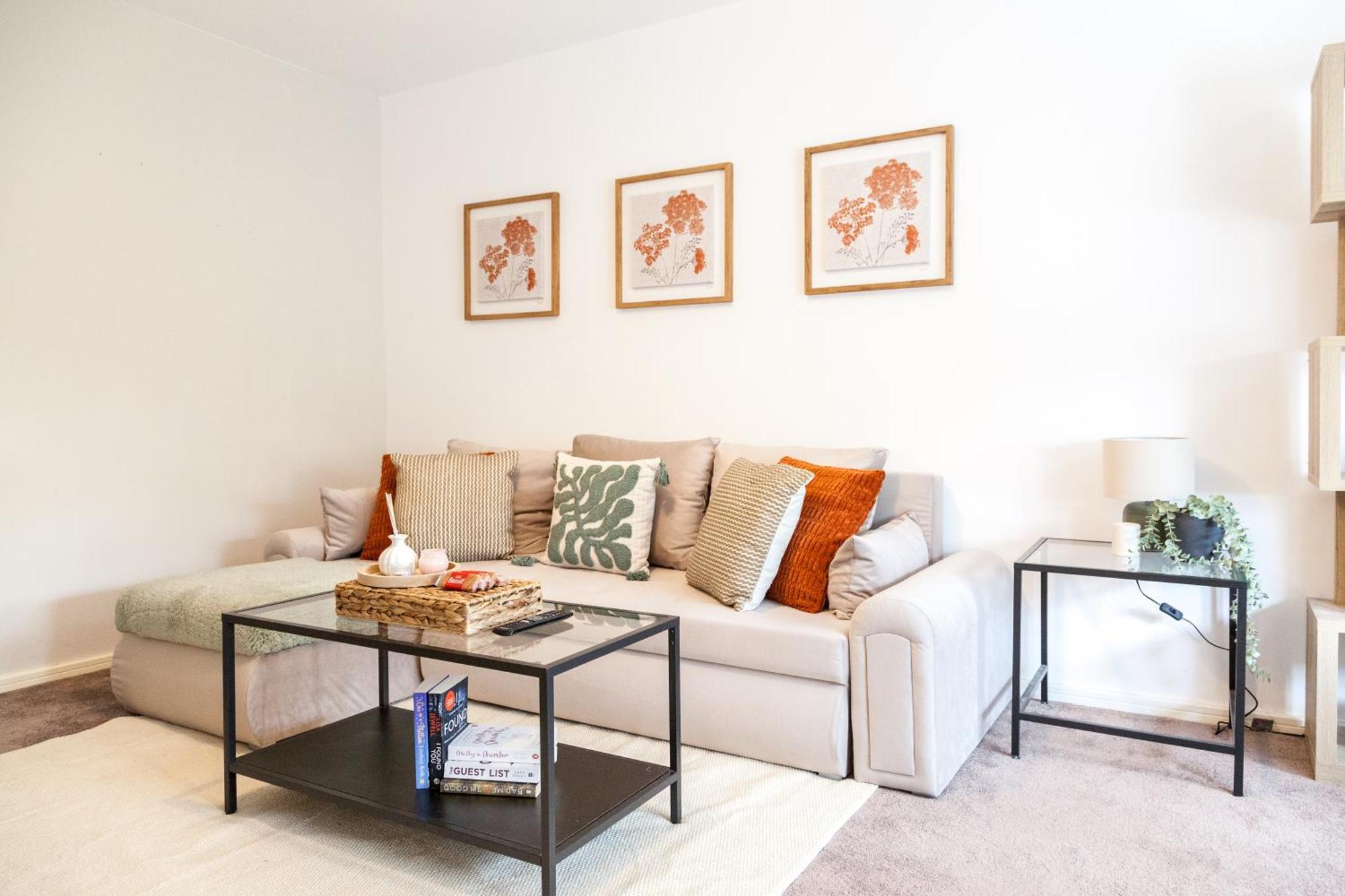 Holiday home Luxe Stays-sleeps 9-hot Tub-pool