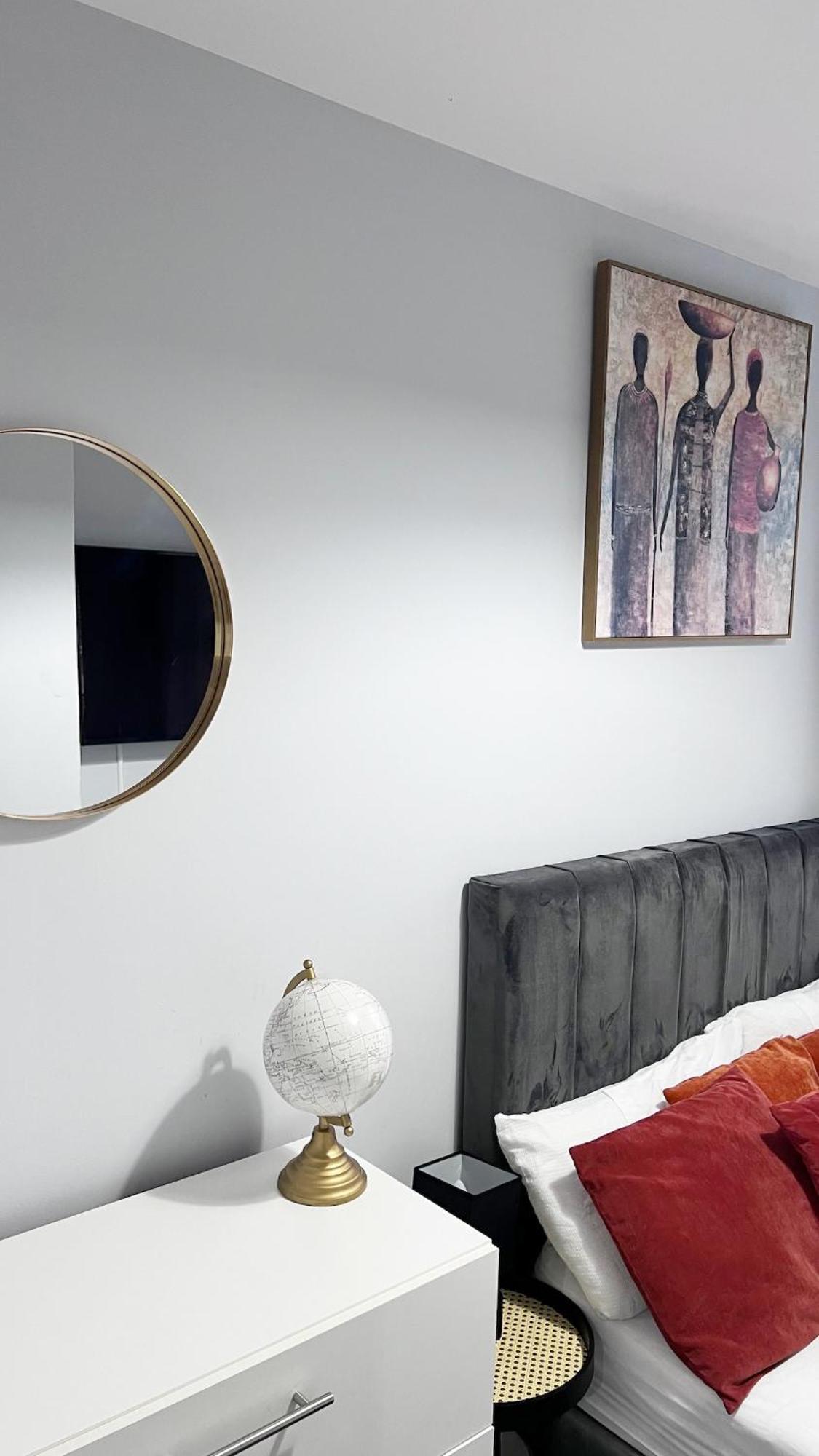 Luxury Spacious 4 Bedroom House - Free Parking - 5 Mins From Centre Apartment Manchester
