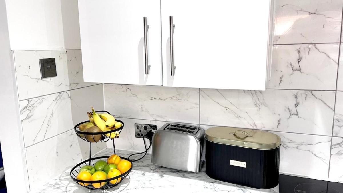 Apartment Luxury Spacious 4 Bedroom House - Free Parking - 5 Mins From Centre Manchester