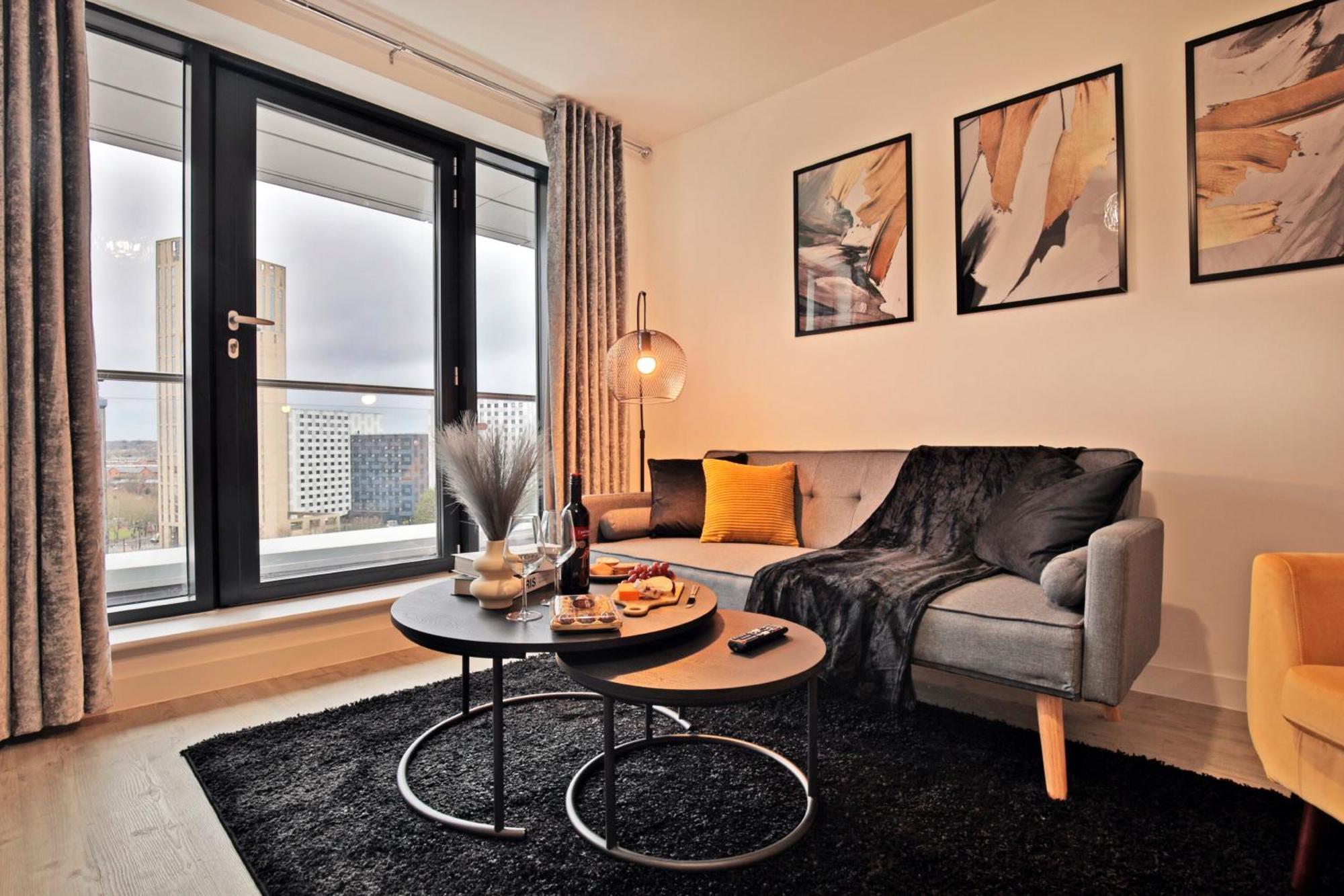Apartment - 2-bed - Sleeps 4 - Wifi *