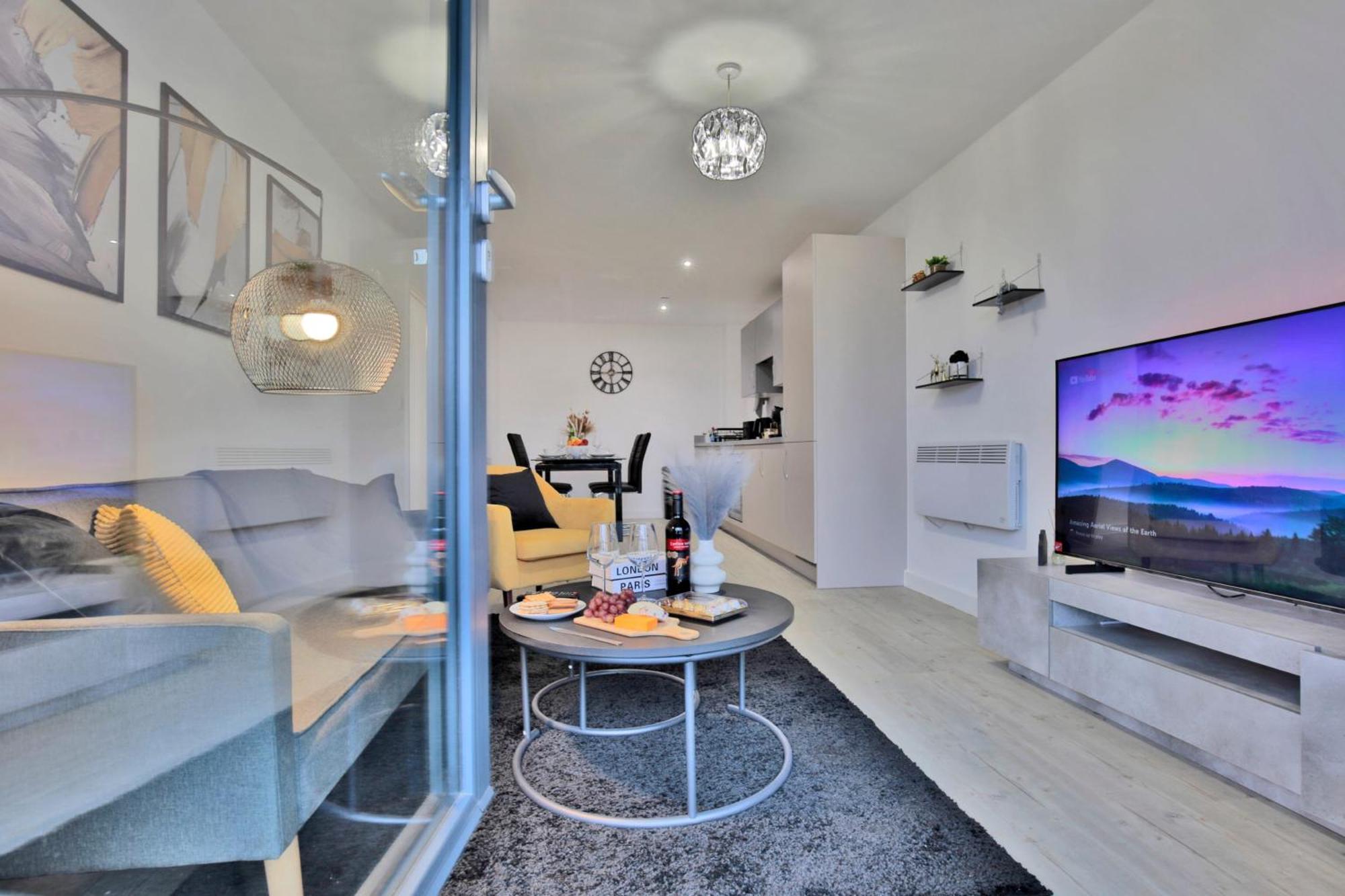 - 2-bed - Sleeps 4 - Wifi