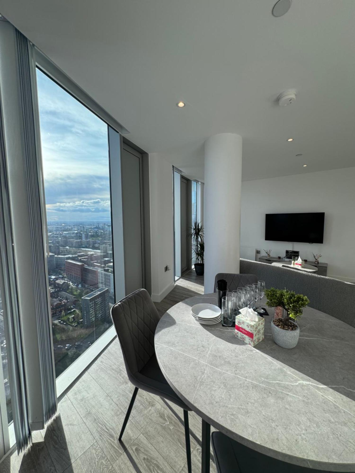 3 Bedroom Penthouse In The Centre Deansgate New Build High Floor * Manchester