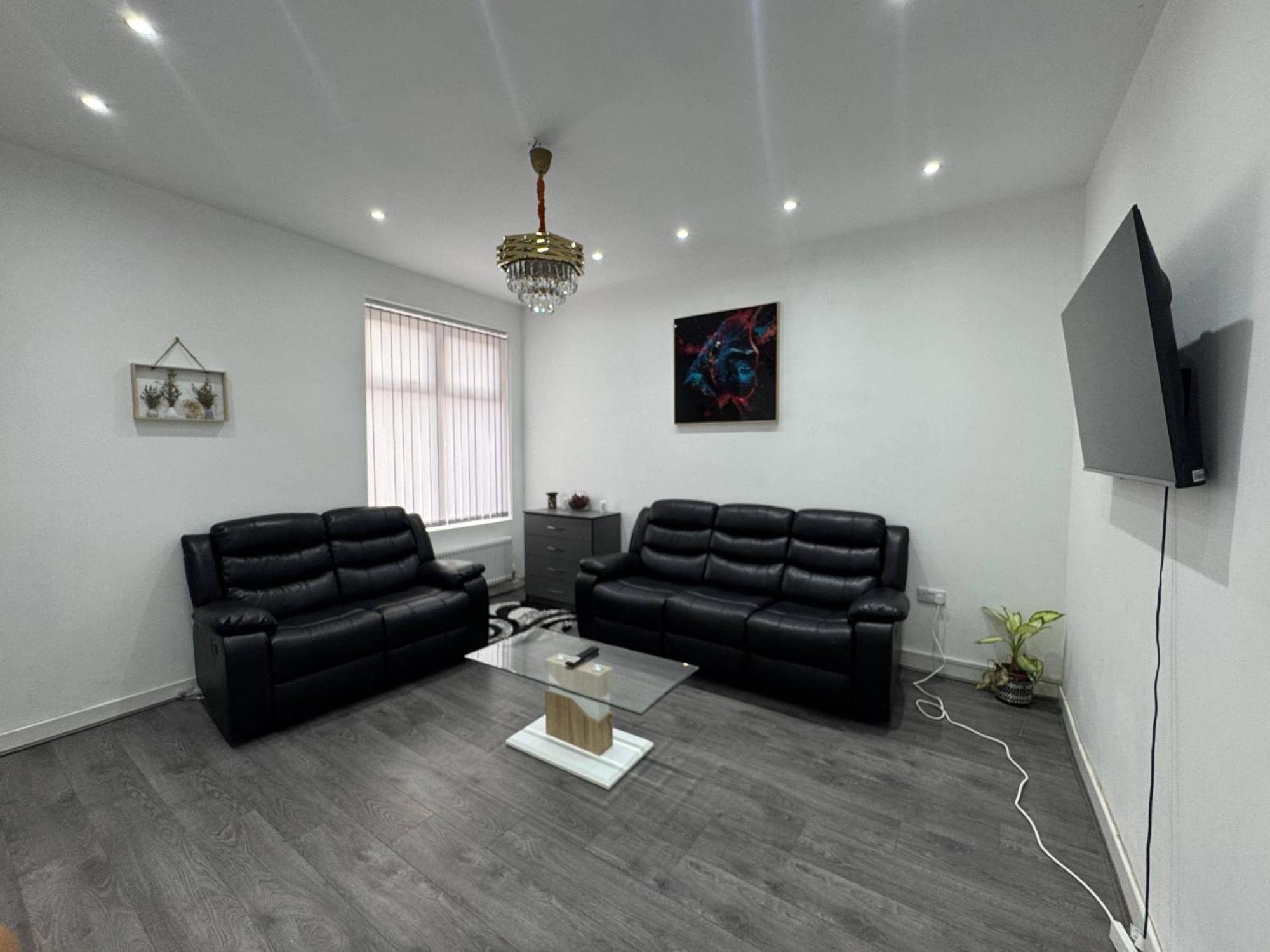 Holiday home Housesleeps9-patio-parking-familyok *
