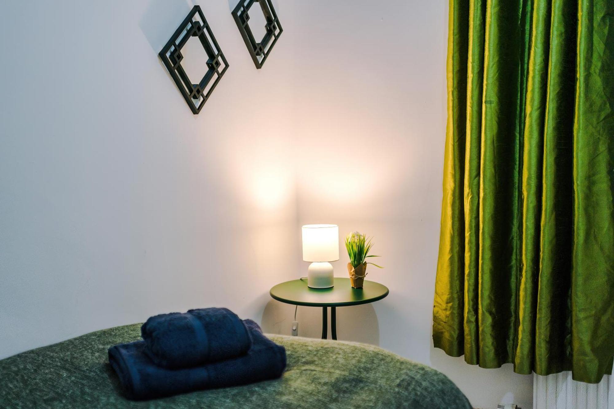 Free Parking, Games Room, Sleeps 7, * Manchester