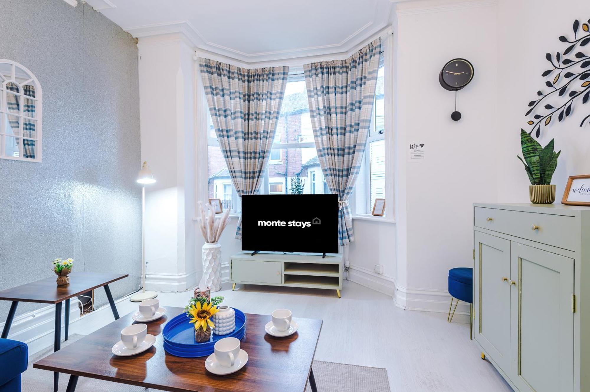 Holiday home Free Parking, Games Room, Sleeps 7, *
