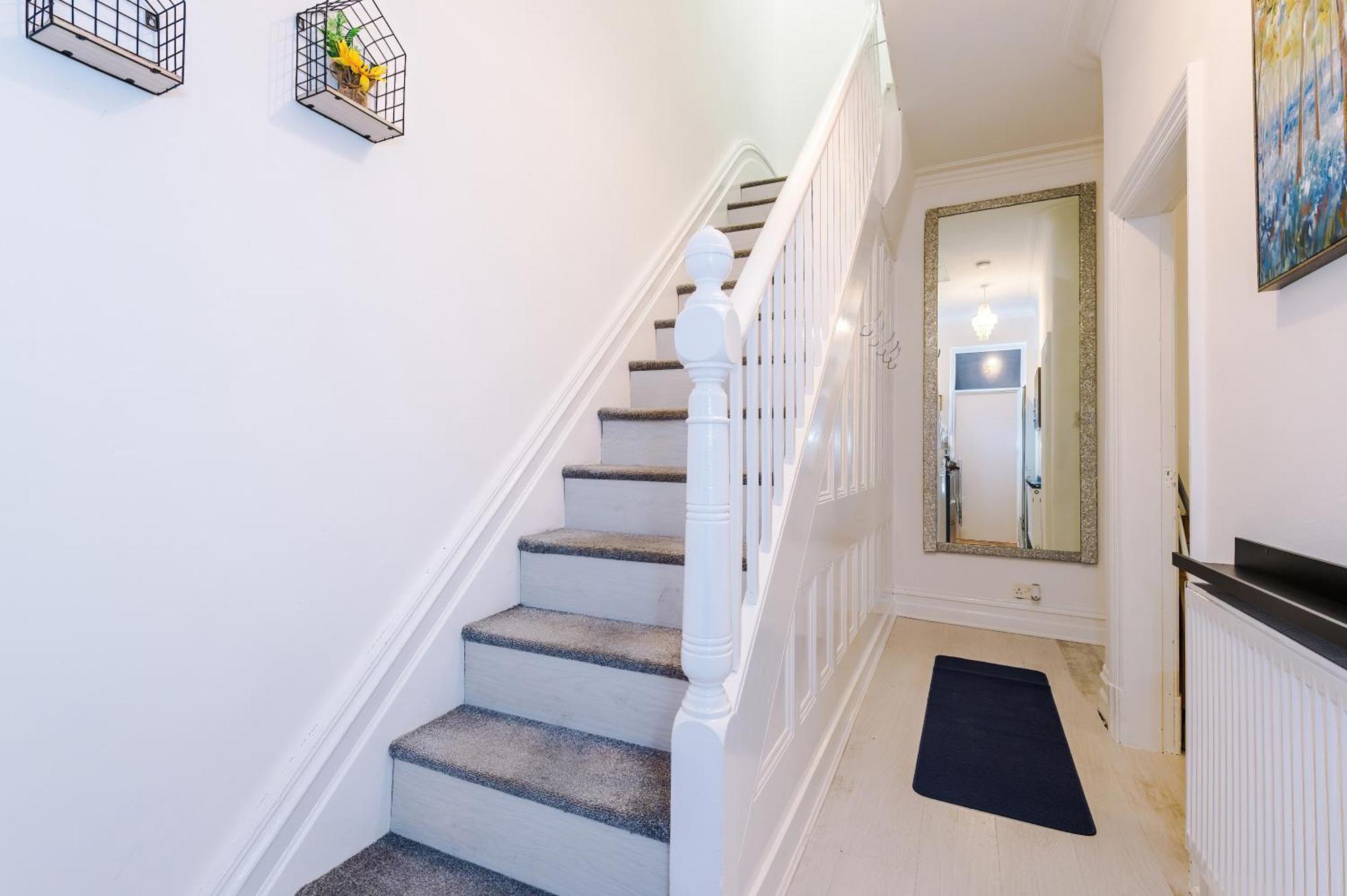 Free Parking, Games Room, Sleeps 7,
