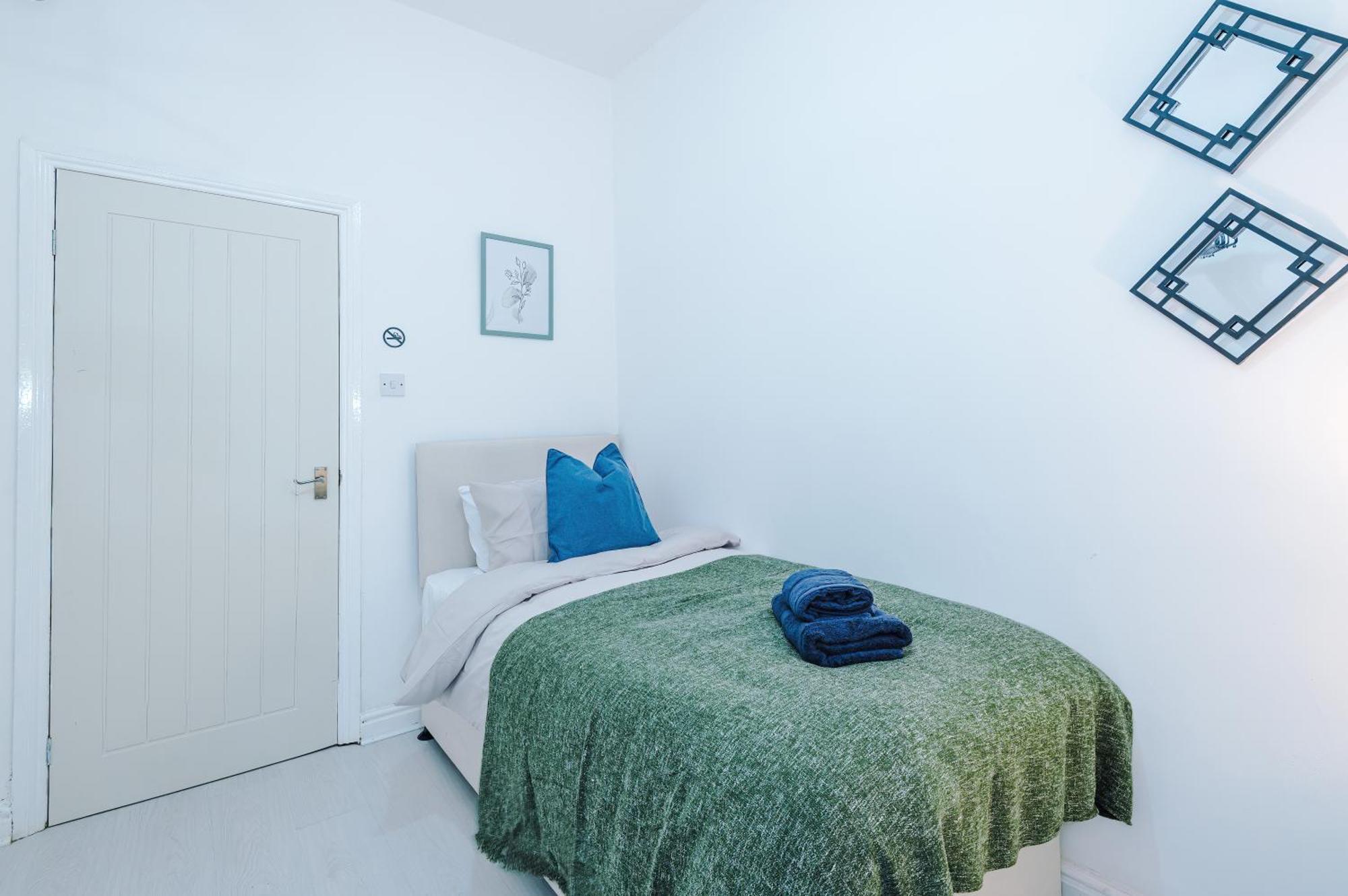Holiday home Free Parking, Games Room, Sleeps 7,