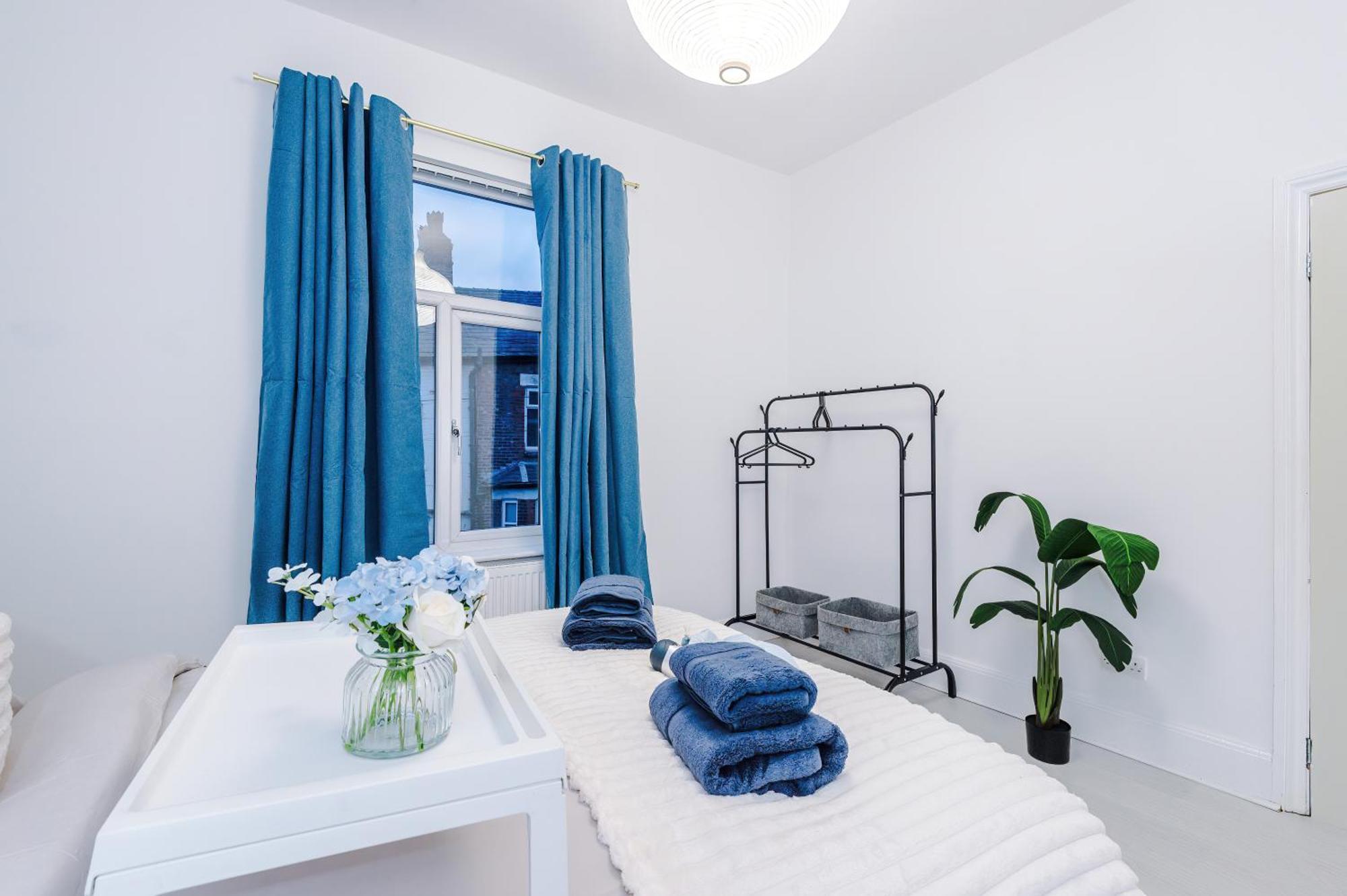 Holiday home Free Parking, Games Room, Sleeps 7, Manchester