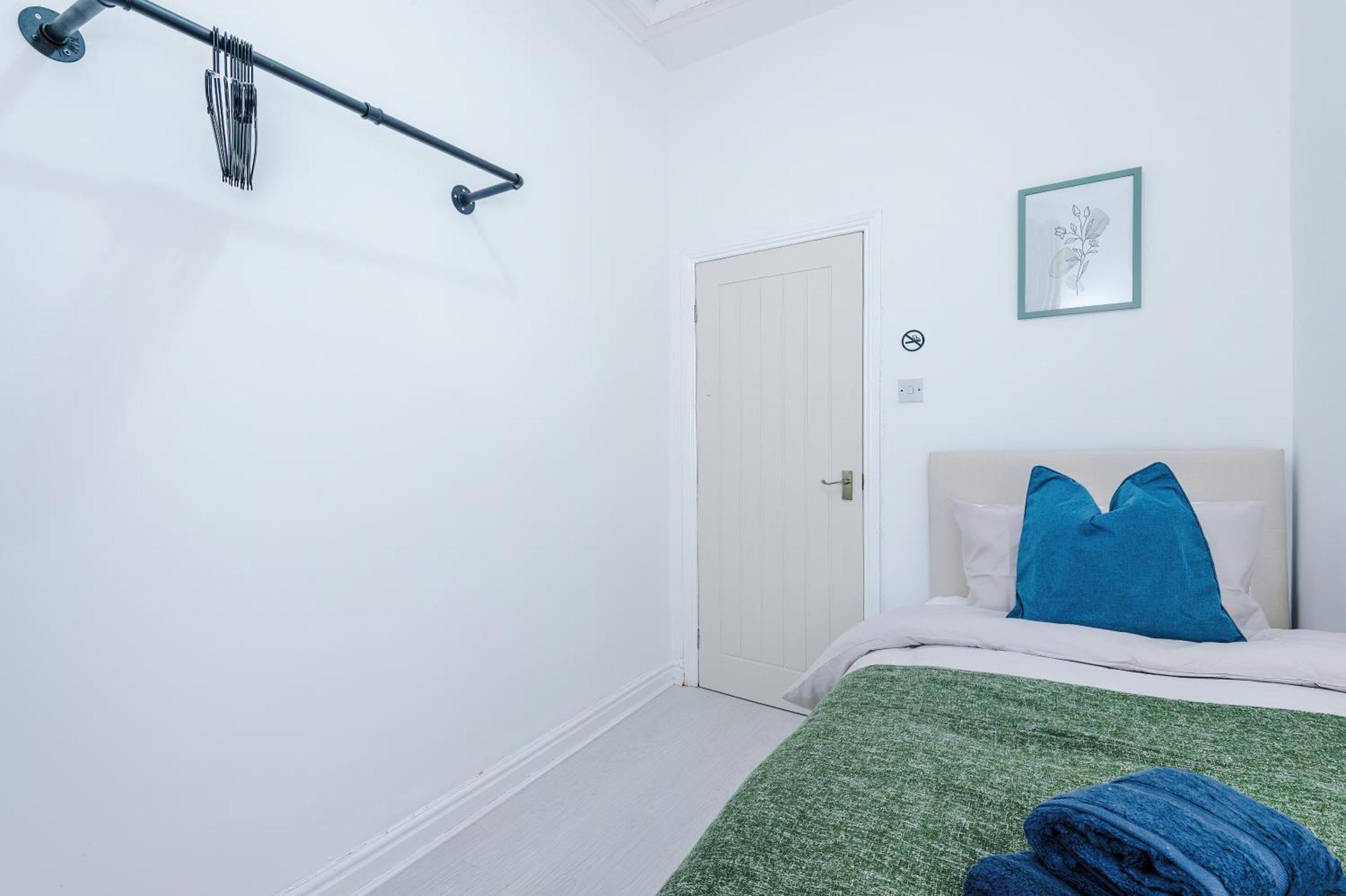 Holiday home Free Parking, Games Room, Sleeps 7,
