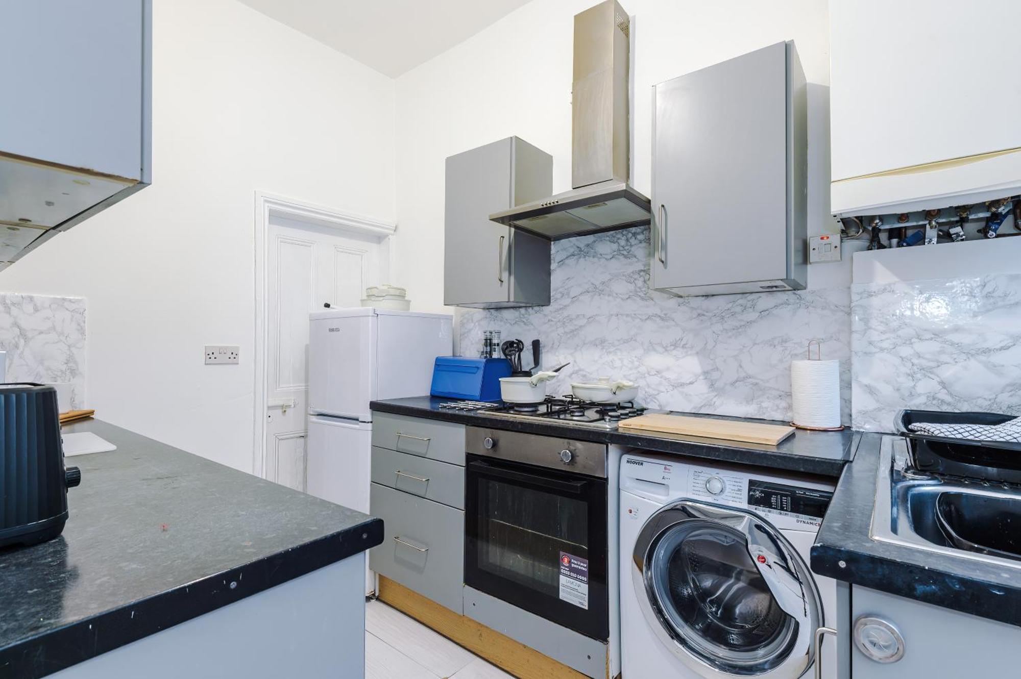 Holiday home Free Parking, Games Room, Sleeps 7, *
