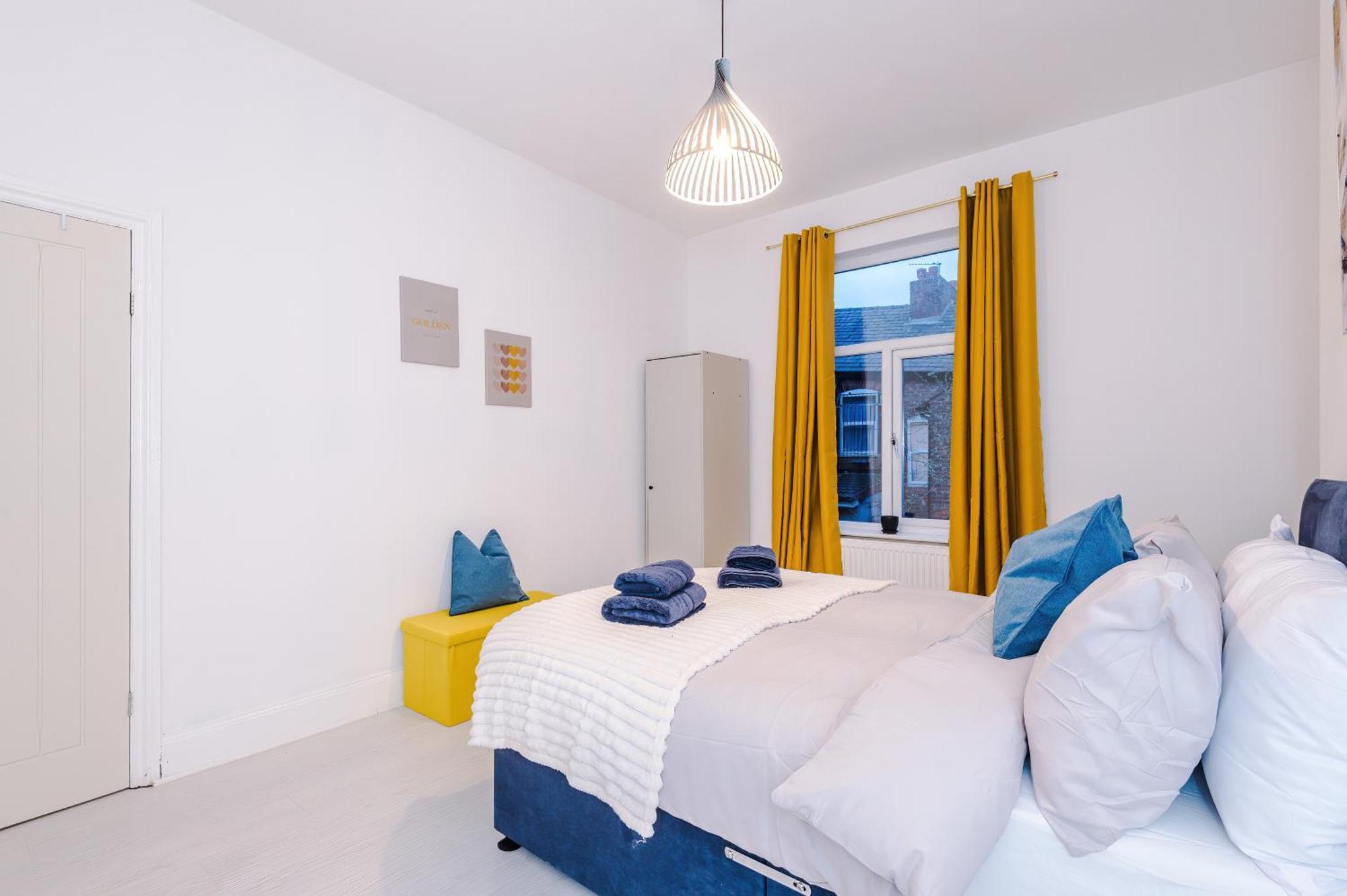 Holiday home Free Parking, Games Room, Sleeps 7, Manchester