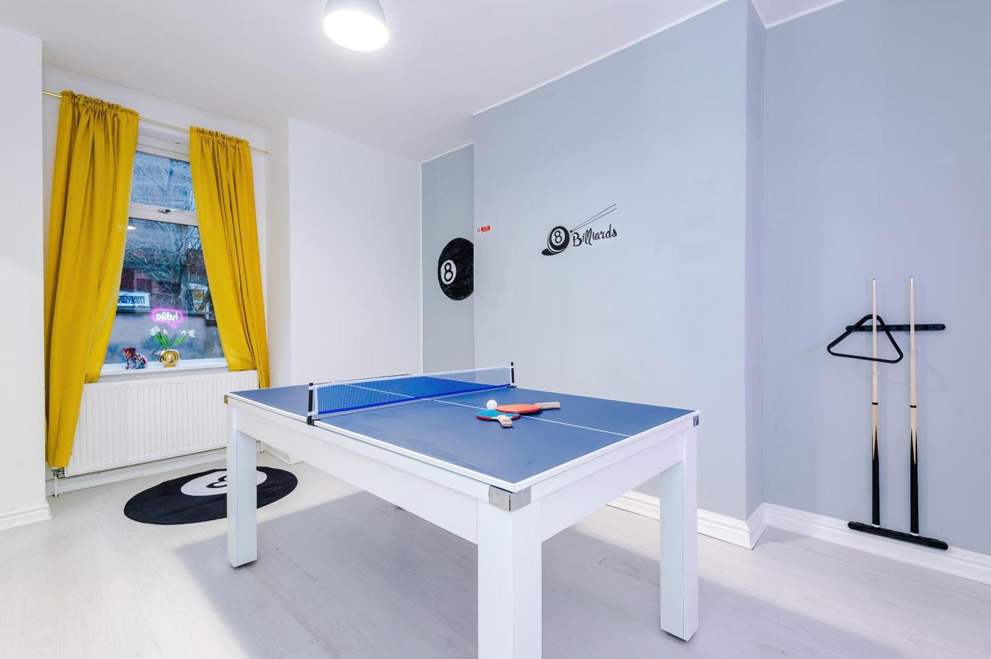 Free Parking, Games Room, Sleeps 7, Holiday home Manchester