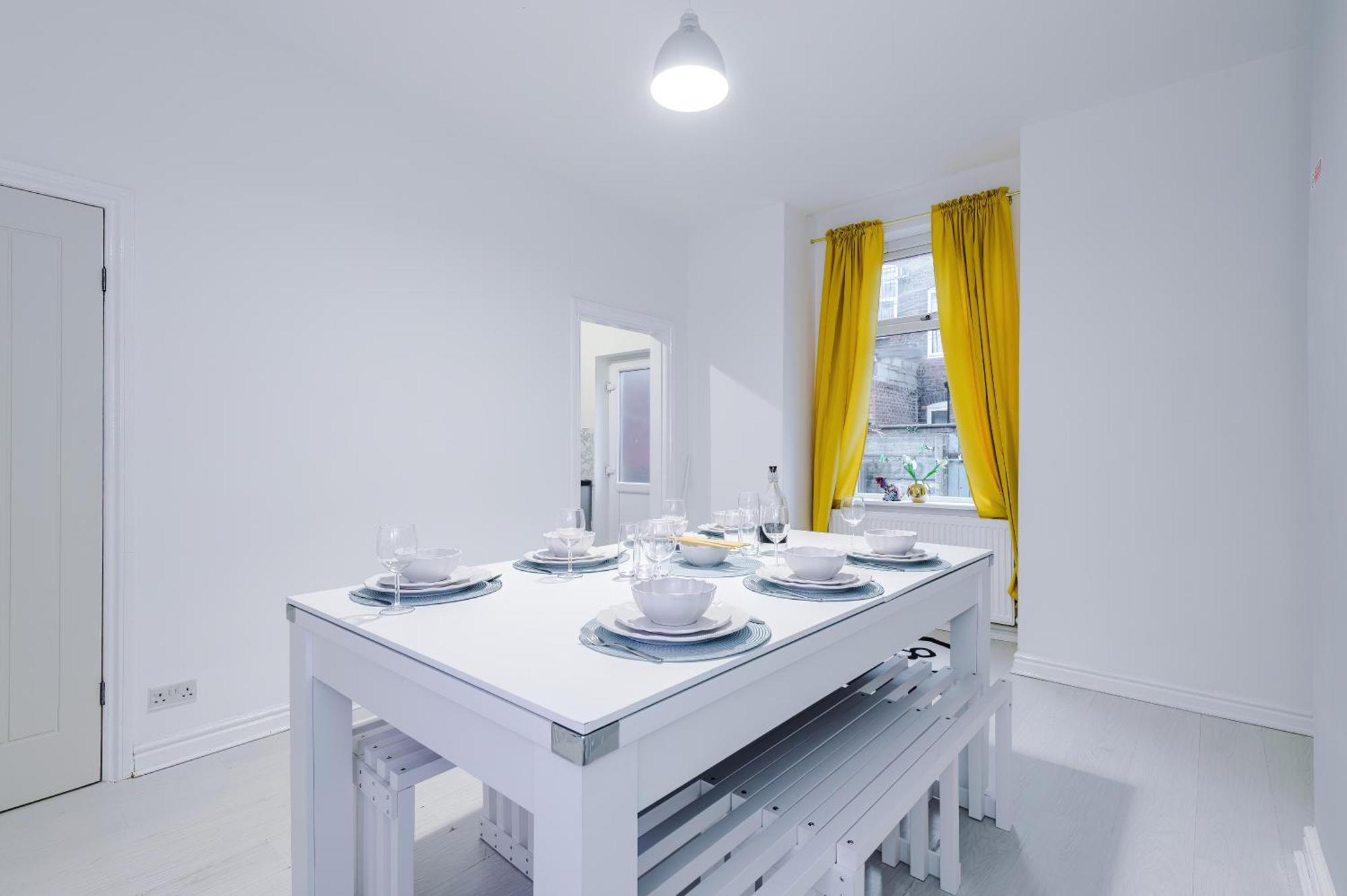 Free Parking, Games Room, Sleeps 7, * Manchester