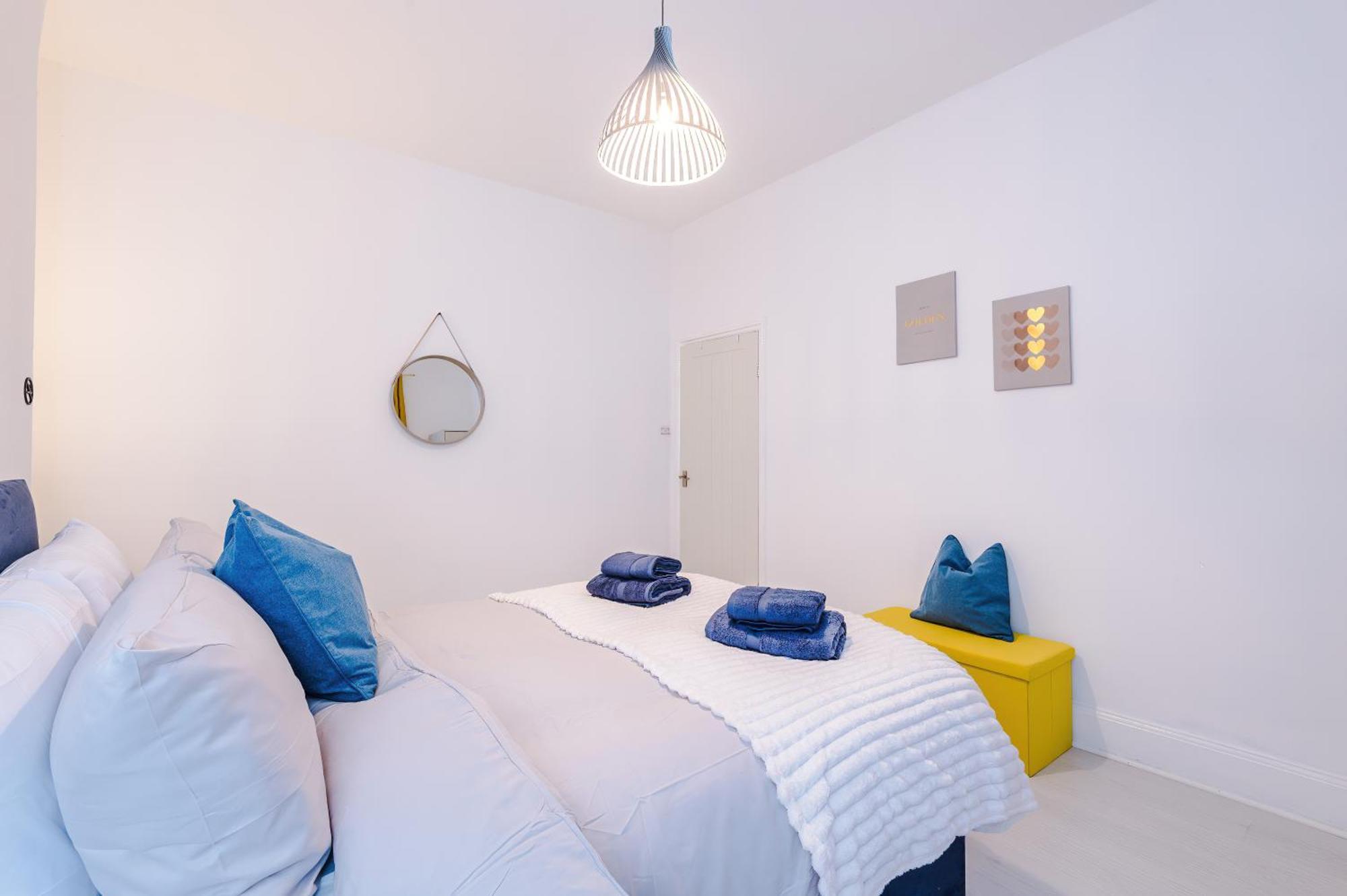 Holiday home Free Parking, Games Room, Sleeps 7, Manchester