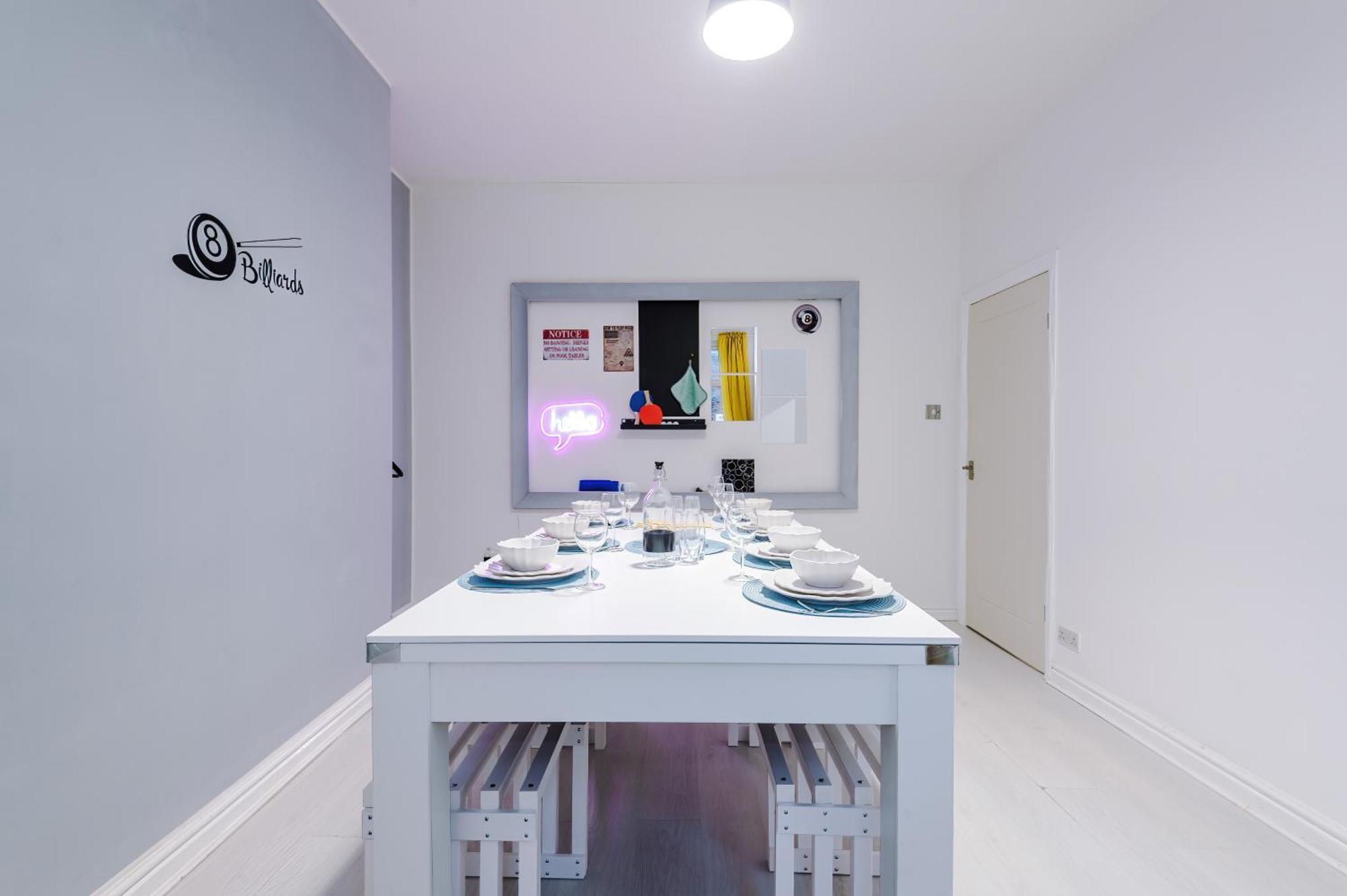 Free Parking, Games Room, Sleeps 7, * Manchester
