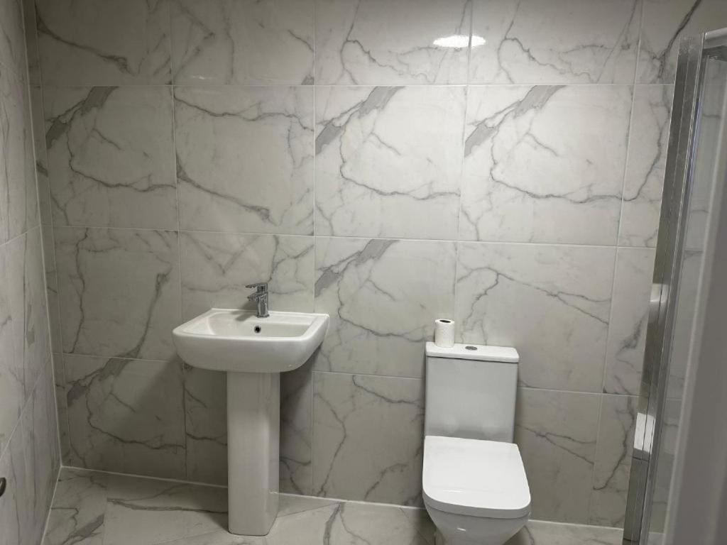 Guest house Oyo Cheetham Hill 3*