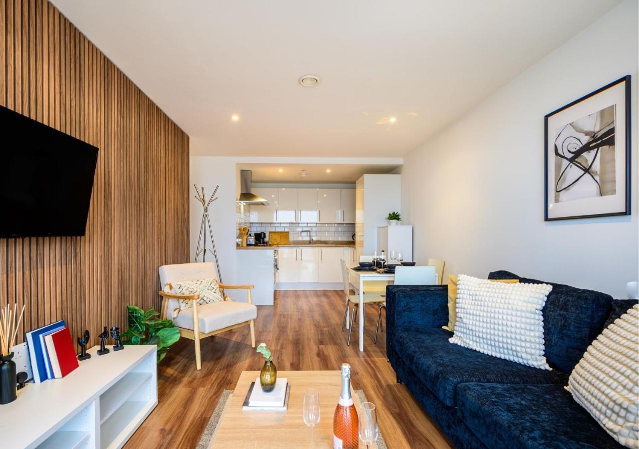 2-bedroom At Vibrant Salford Quays Apartment Manchester