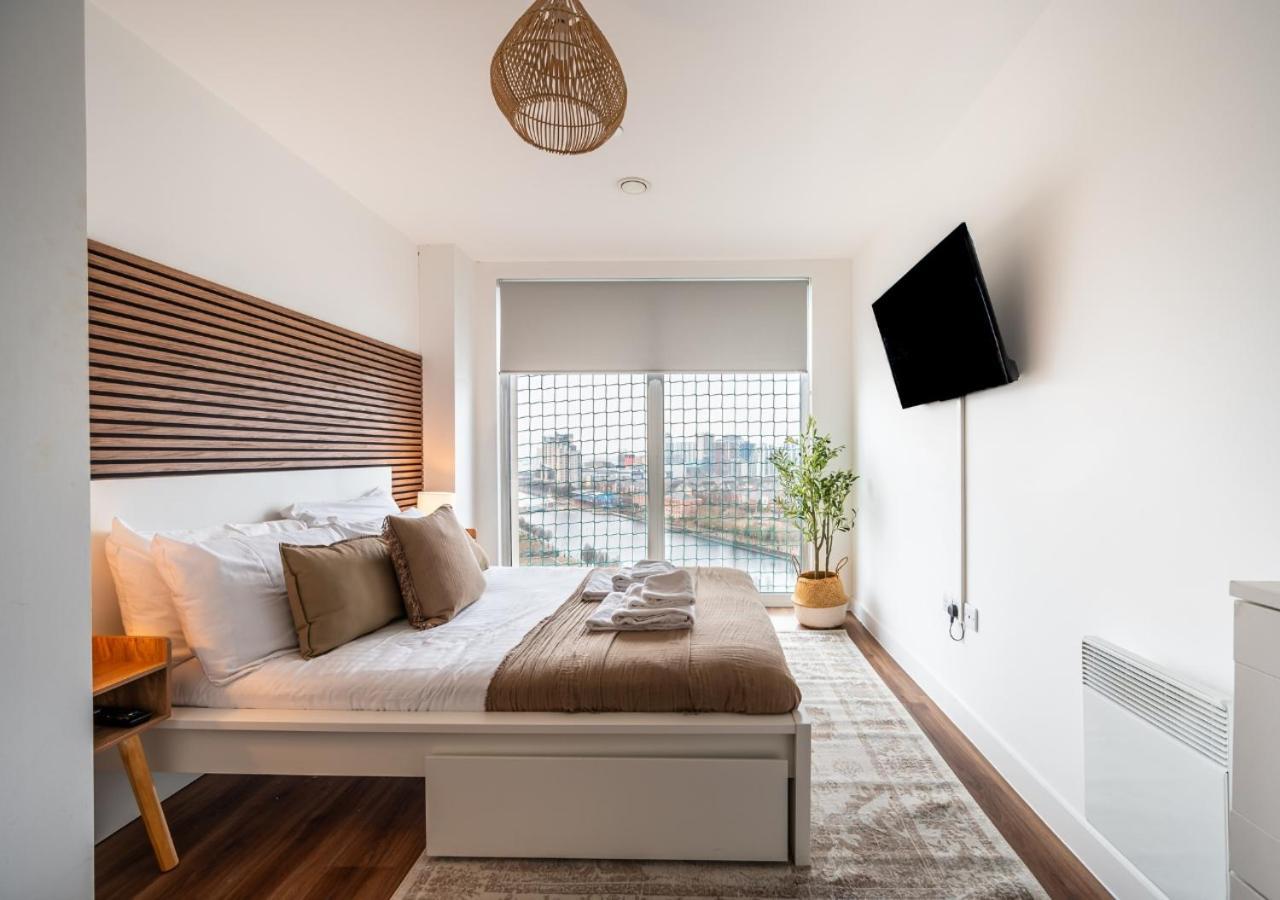 2-bedroom At Vibrant Salford Quays * Manchester