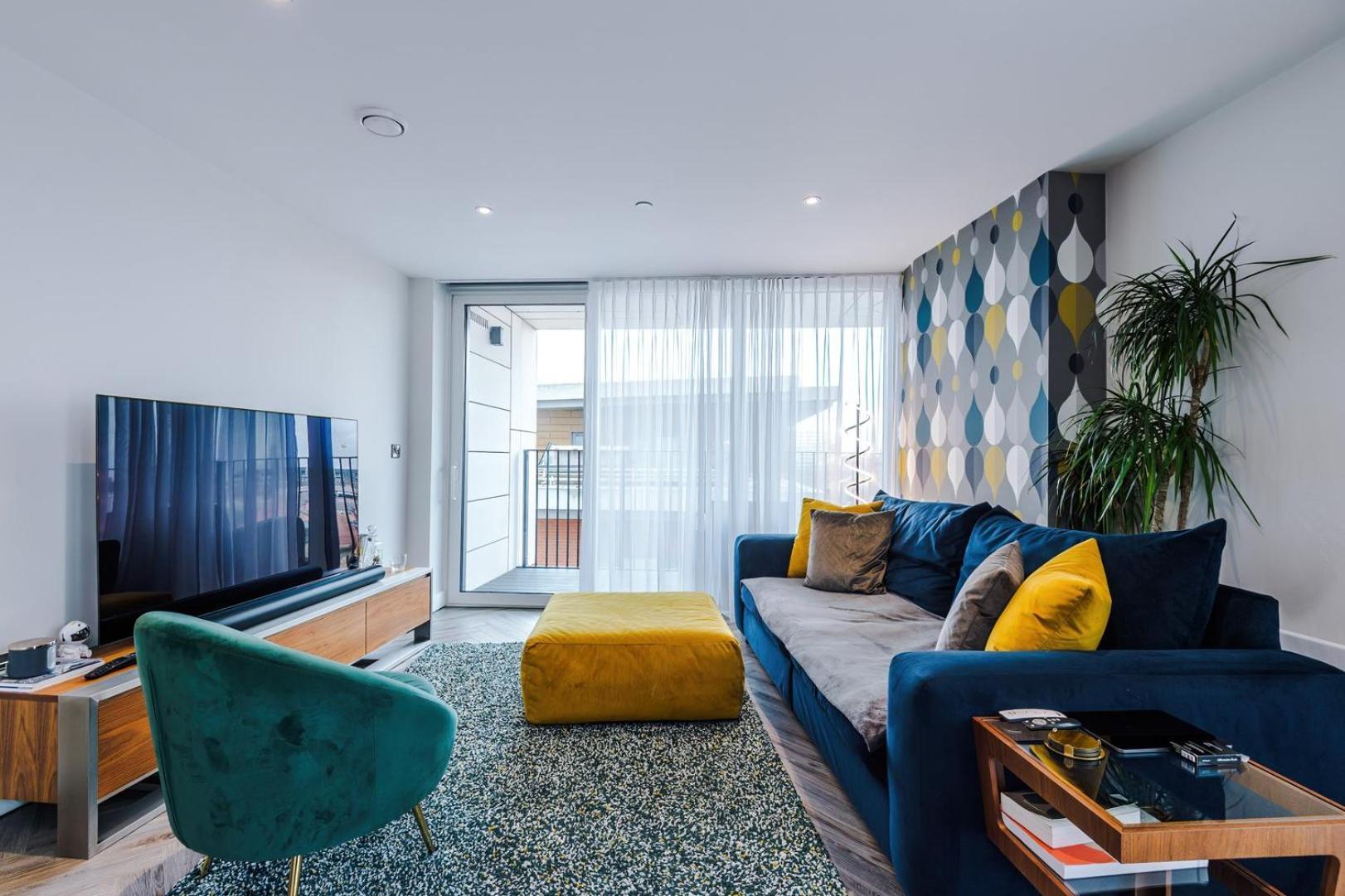 Cohost Partners Stylish Retreat With Views