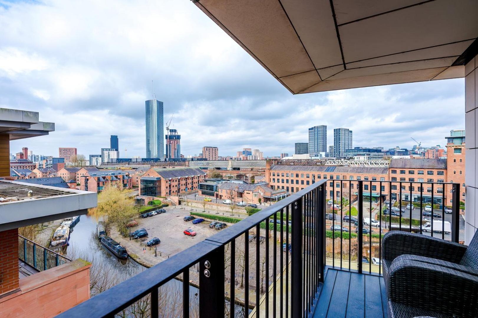 Cohost Partners Stylish Retreat With Views Apartment