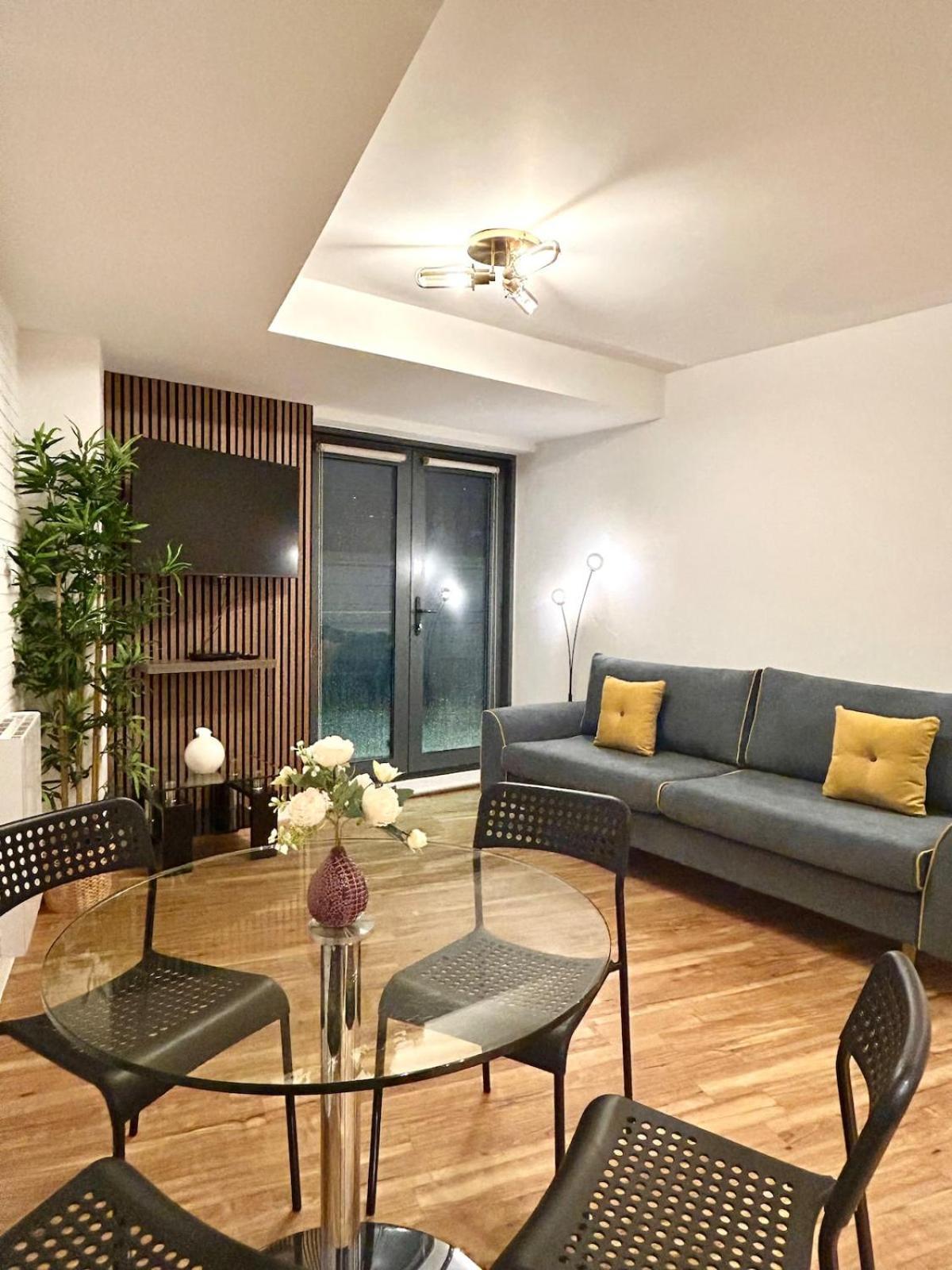 Centre Stylish One-bedroom Flat