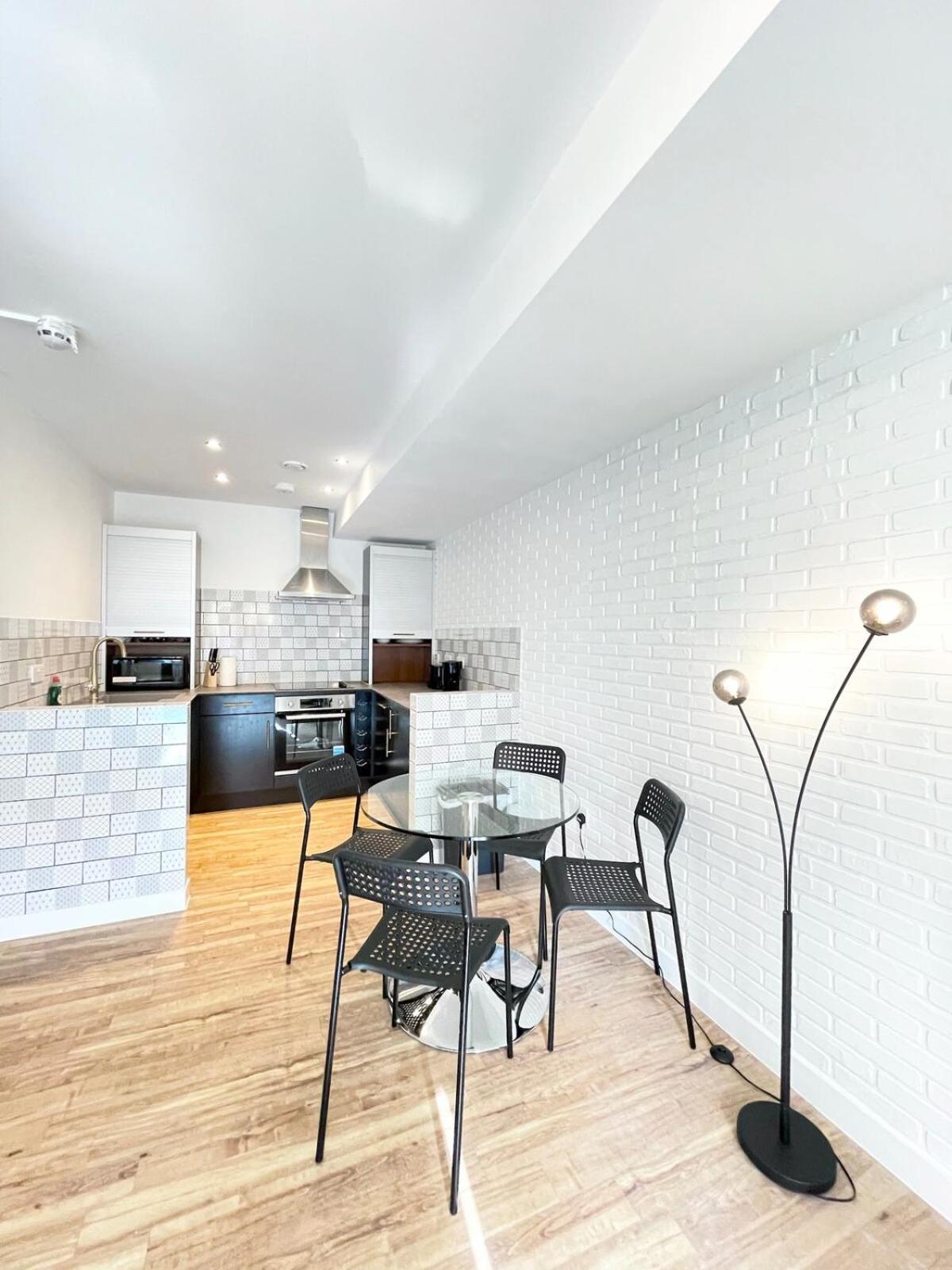 Centre Stylish One-bedroom Flat Apartment *
