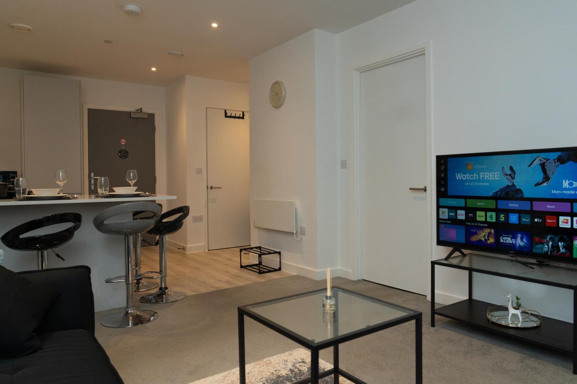 Modern 2 Bed Old Trafford With 2 Bathrooms And Workspaces - Mediacityuk, Trafford Centre *