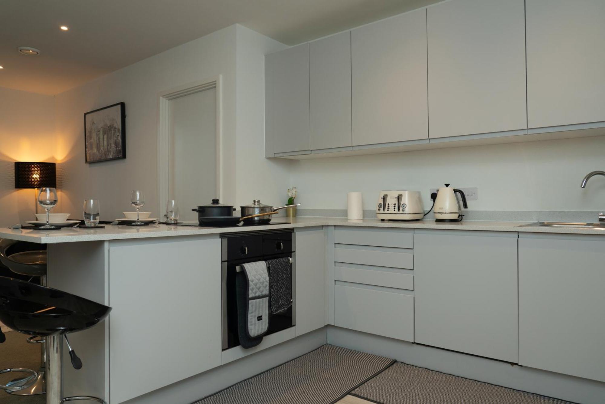Modern 2 Bed Old Trafford With 2 Bathrooms And Workspaces - Mediacityuk, Trafford Centre Apartment