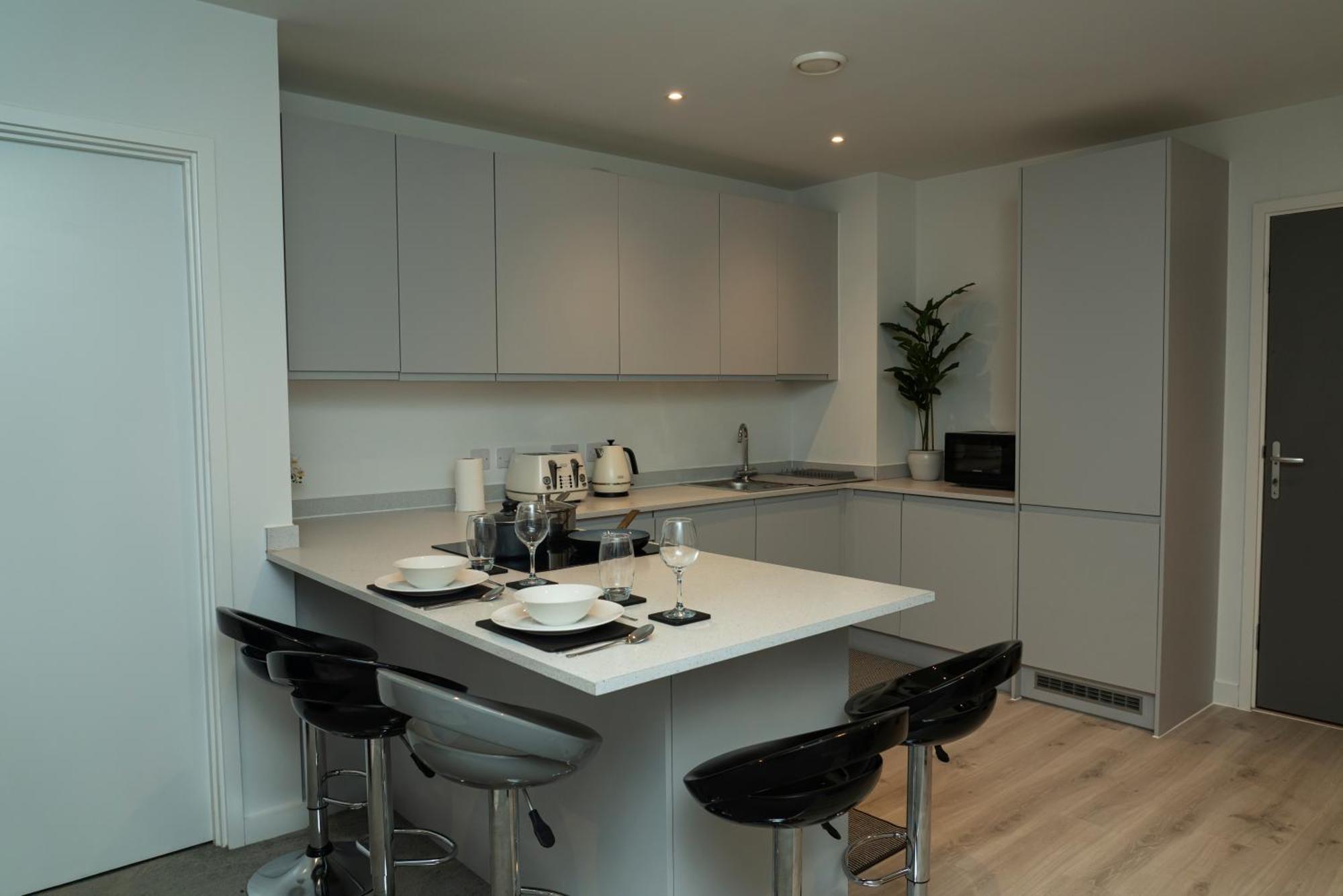 Apartment Modern 2 Bed Old Trafford With 2 Bathrooms And Workspaces - Mediacityuk, Trafford Centre