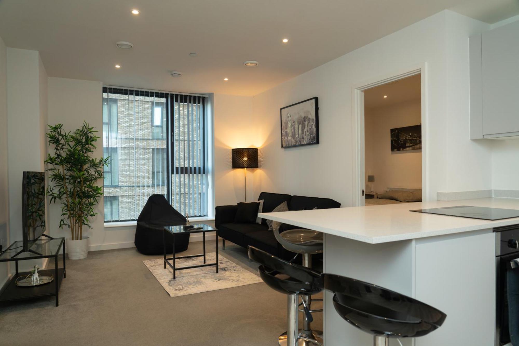 Modern 2 Bed Old Trafford With 2 Bathrooms And Workspaces - Mediacityuk, Trafford Centre Manchester
