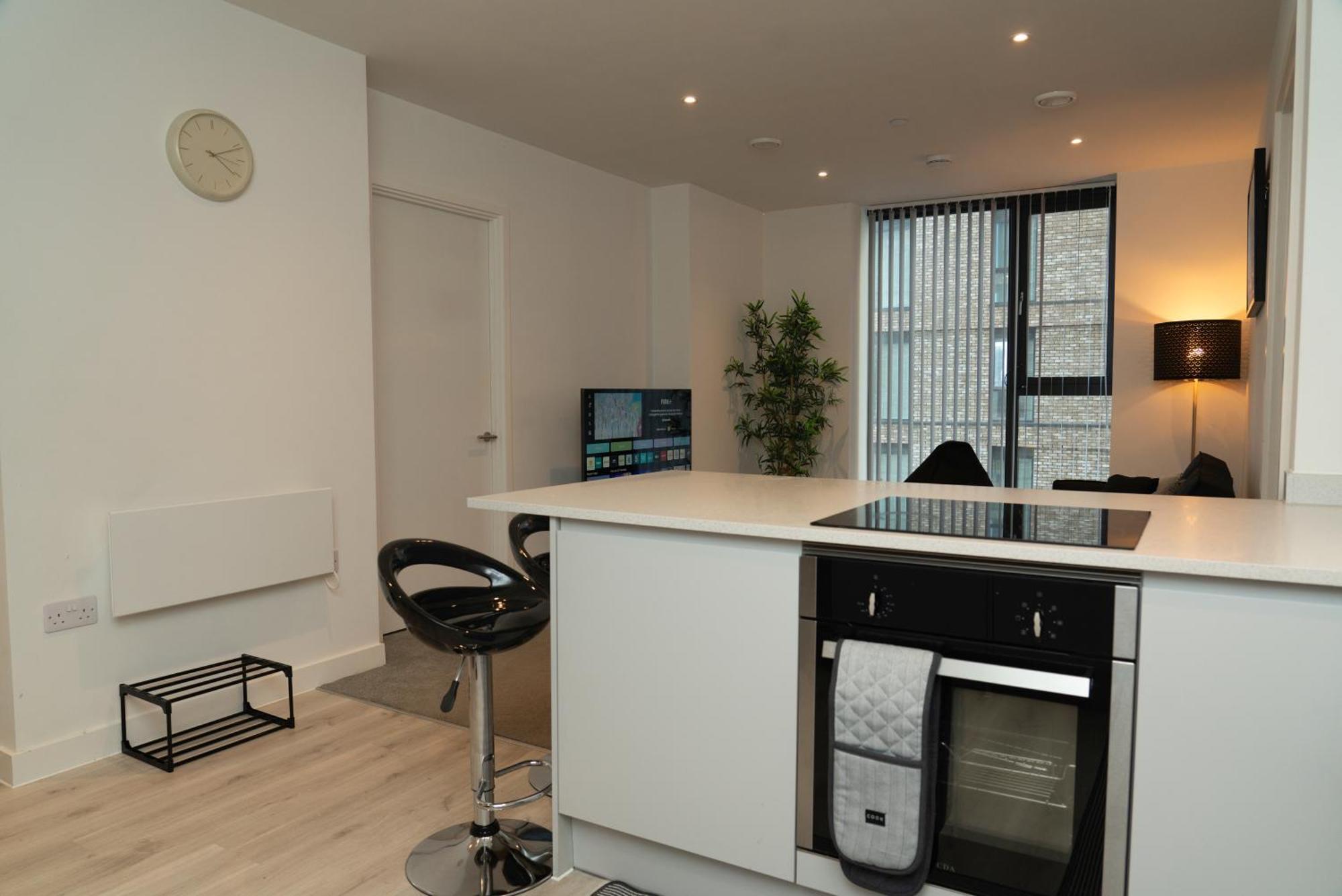 Modern 2 Bed Old Trafford With 2 Bathrooms And Workspaces - Mediacityuk, Trafford Centre * Manchester